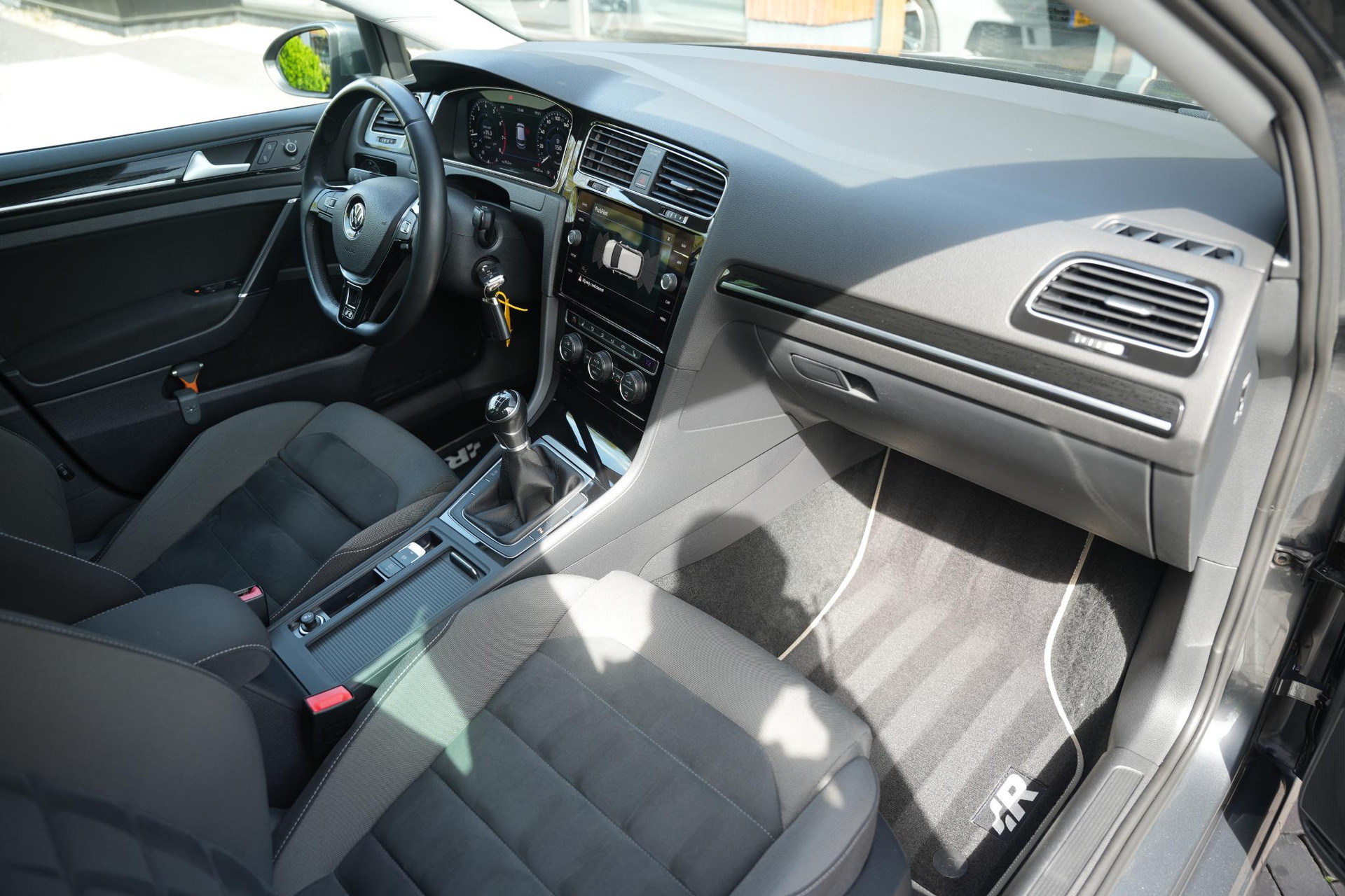 Volkswagen Golf 1.4 TSI Highline 2017 Indium grey metallic 19