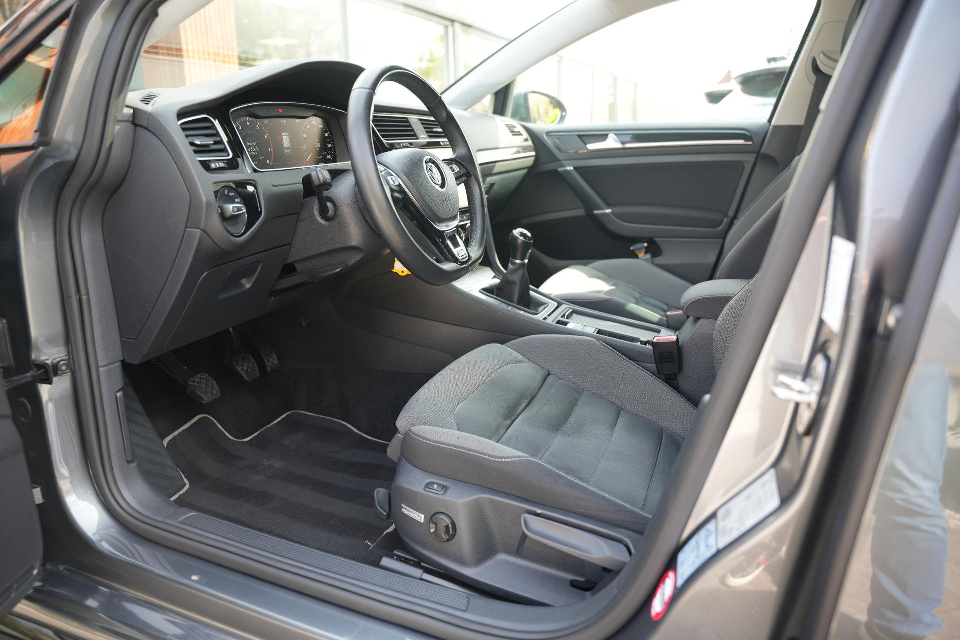 Volkswagen Golf 1.4 TSI Highline 2017 Indium grey metallic 4