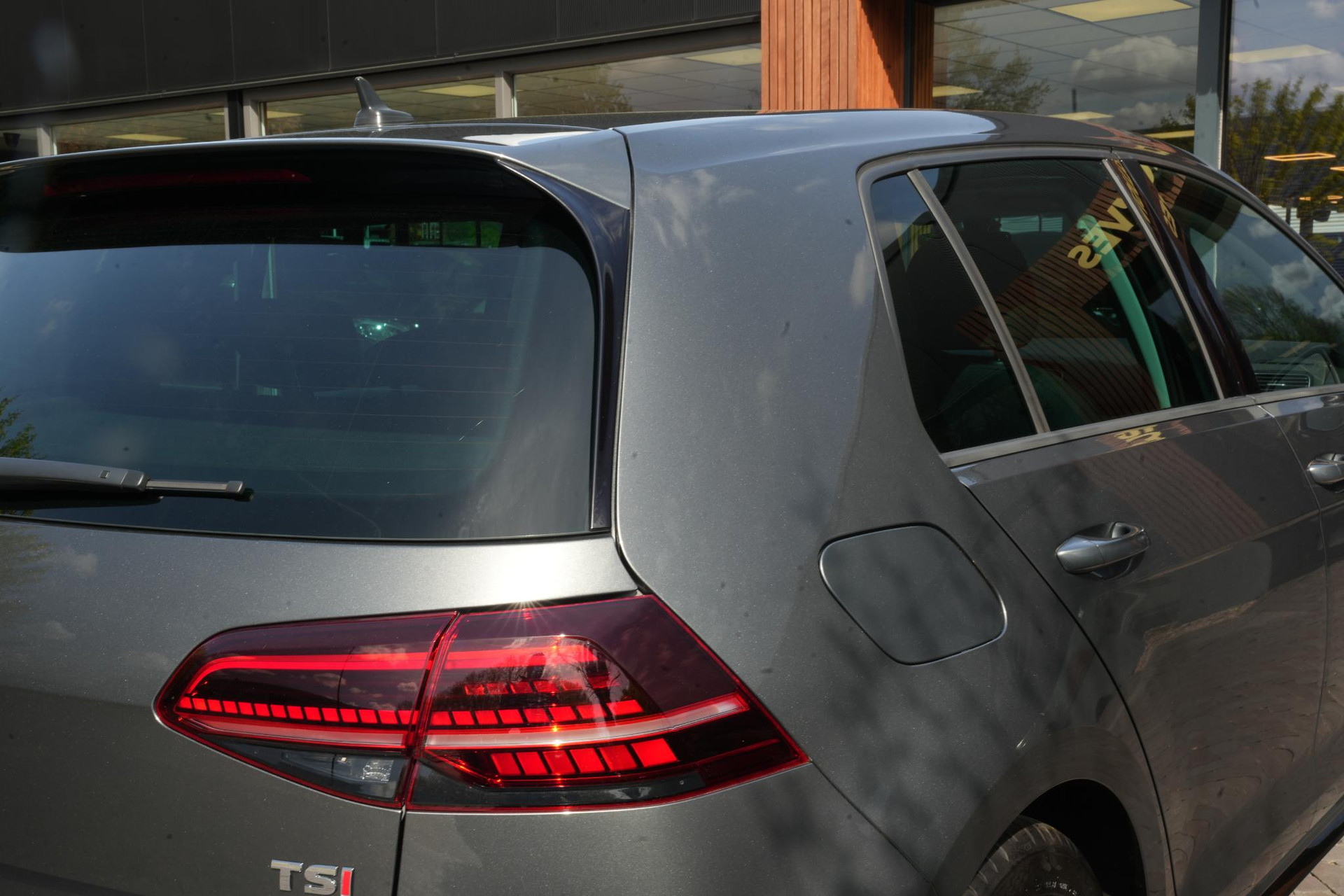 Volkswagen Golf 1.4 TSI Highline 2017 Indium grey metallic 42