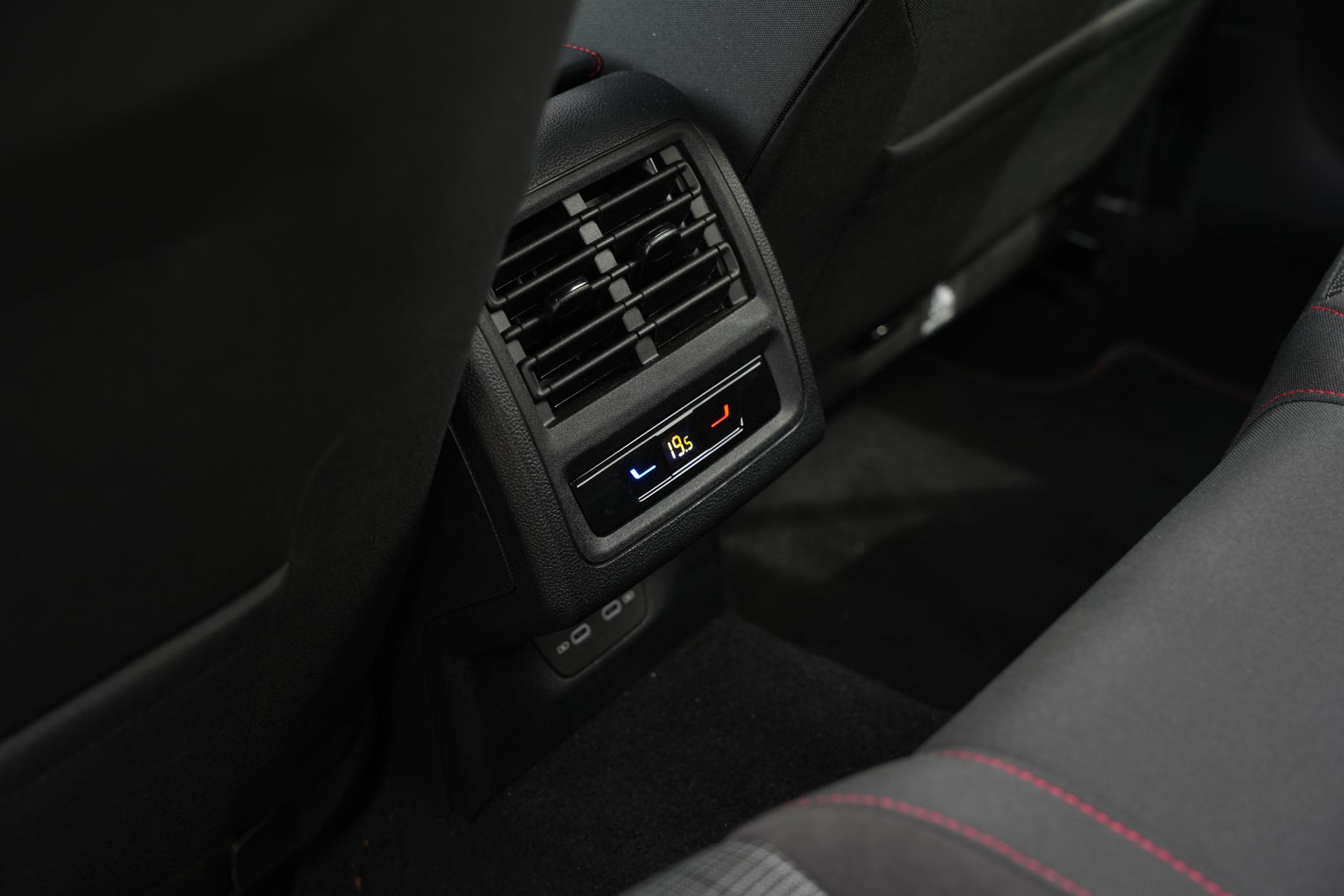 Volkswagen Golf 2.0 TSI GTI 2024 Moonstone grey (C2) 23