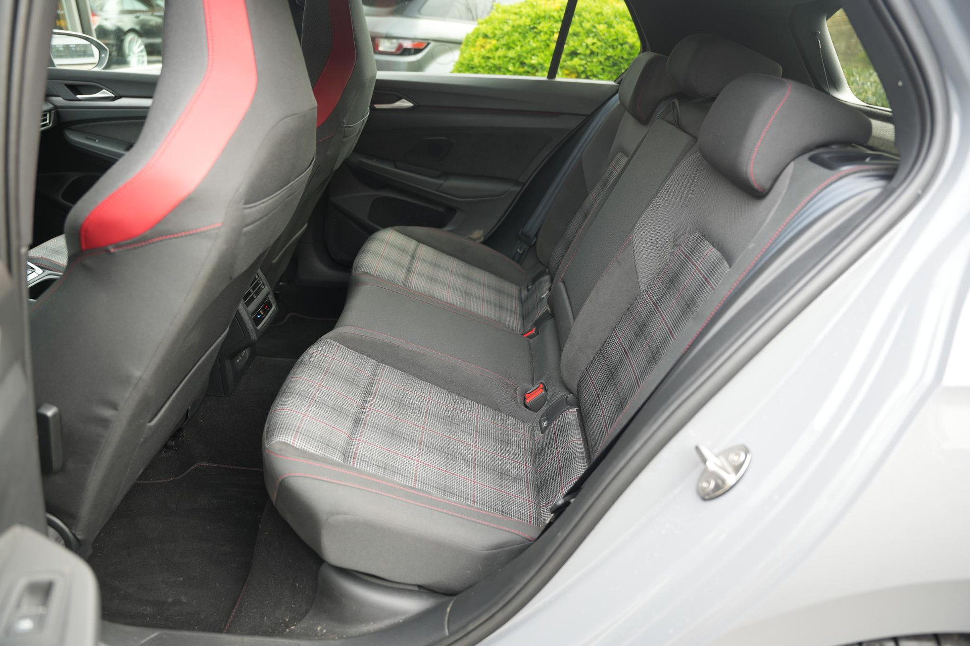 Volkswagen Golf 2.0 TSI GTI 2024 Moonstone grey (C2) 24