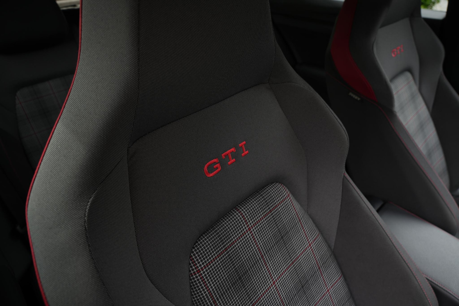 Volkswagen Golf 2.0 TSI GTI 2024 Moonstone grey (C2) 30