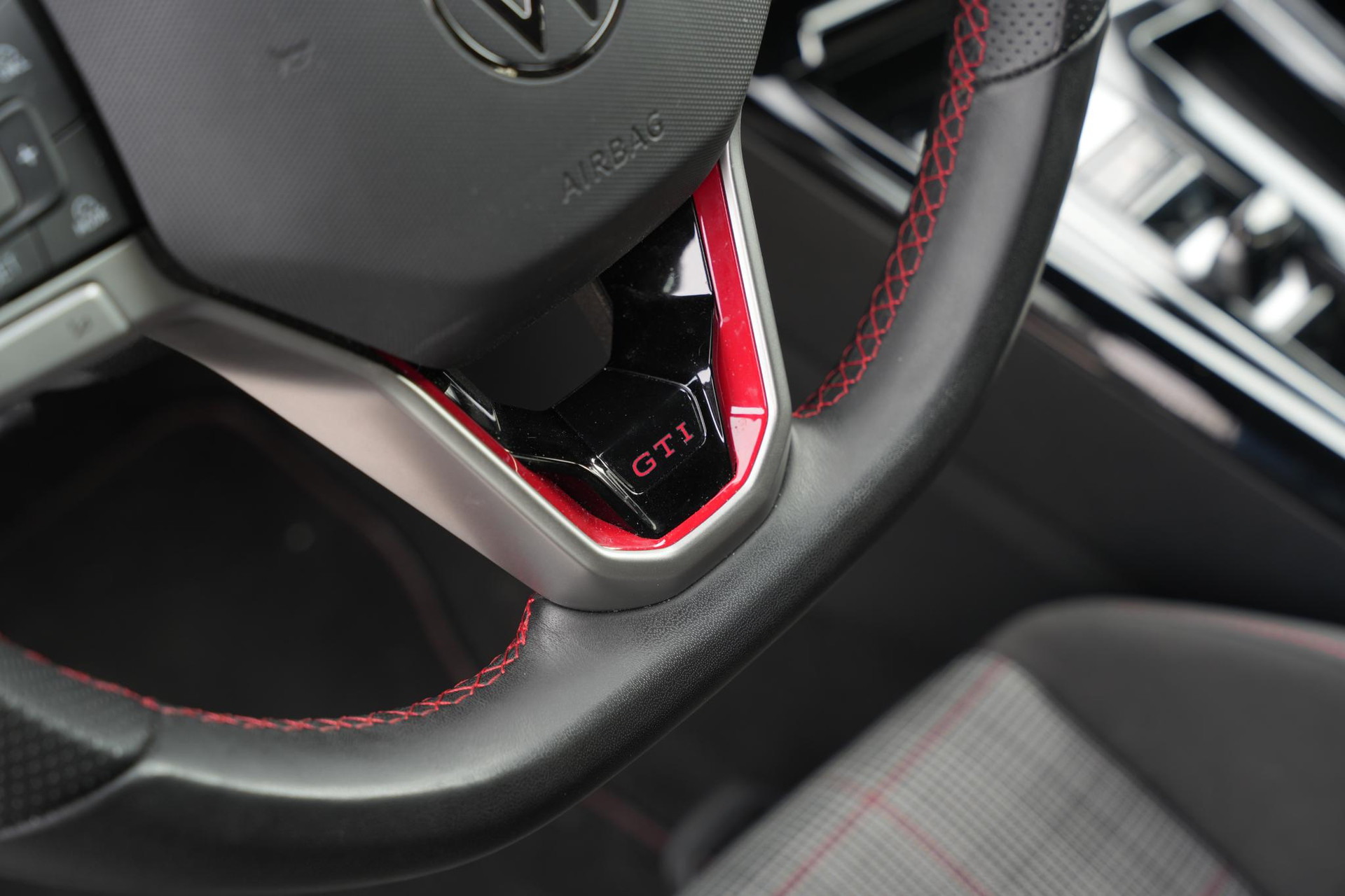 Volkswagen Golf 2.0 TSI GTI 2024 Moonstone grey (C2) 32