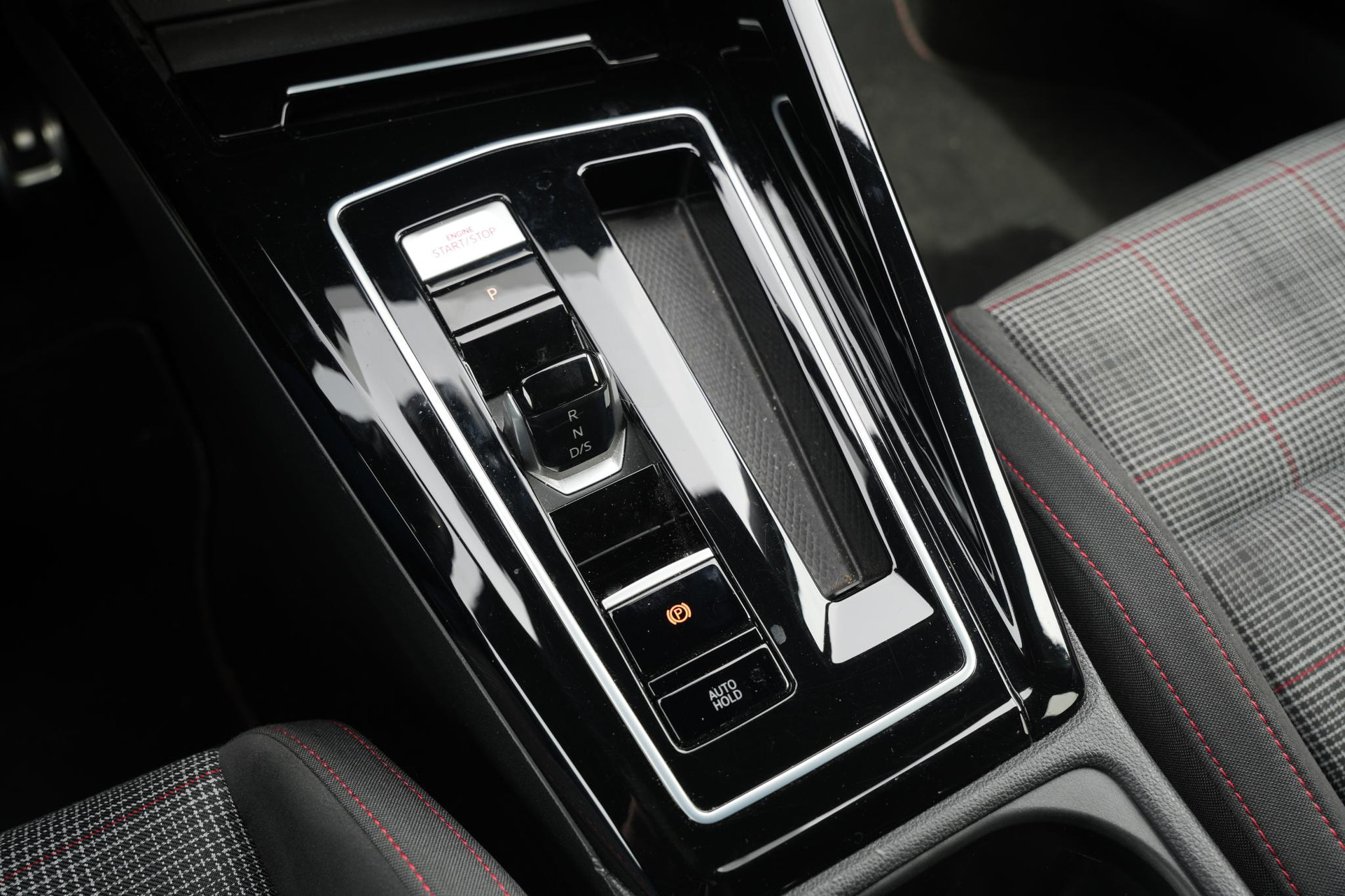 Volkswagen Golf 2.0 TSI GTI 2024 Moonstone grey (C2) 37