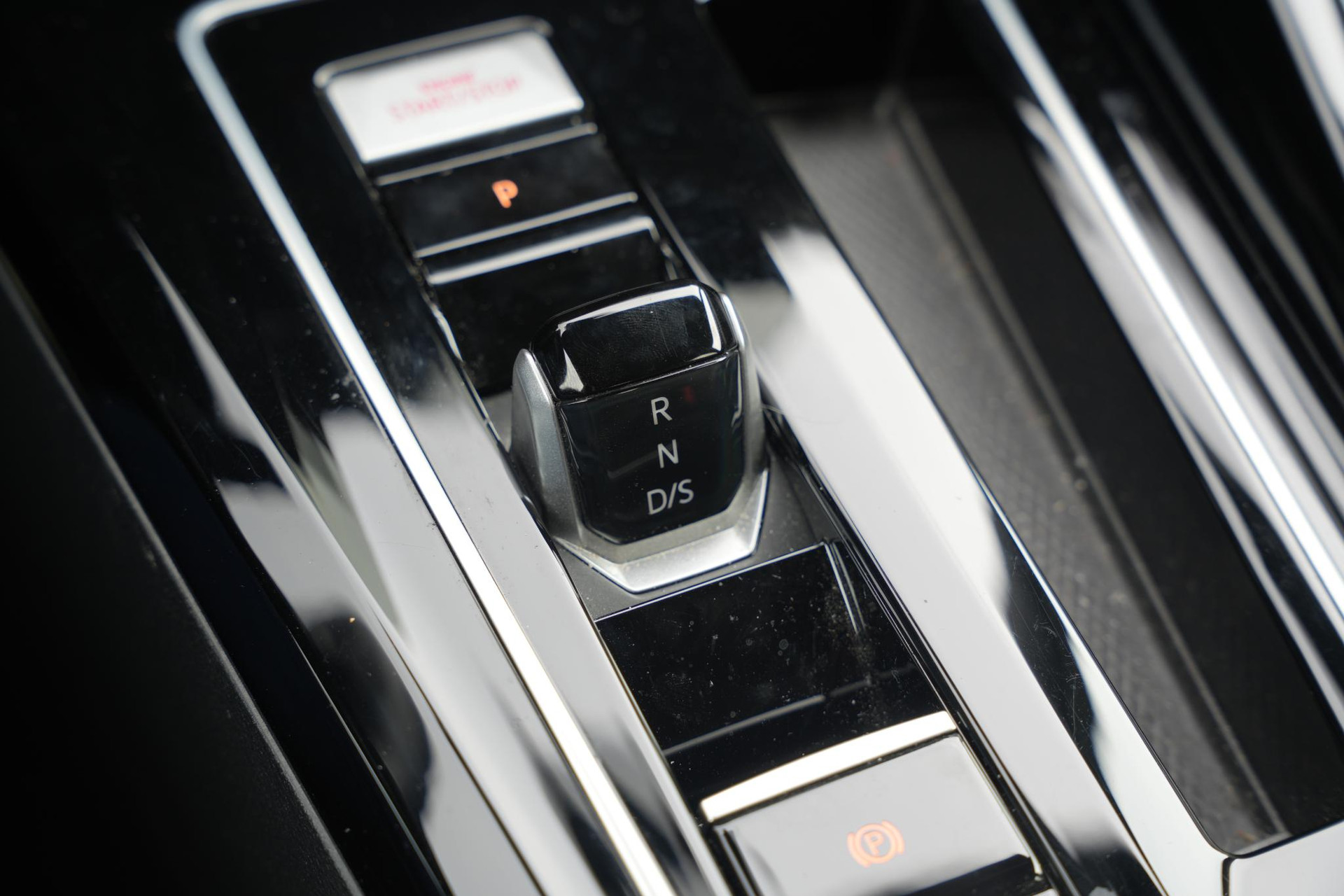 Volkswagen Golf 2.0 TSI GTI 2024 Moonstone grey (C2) 38