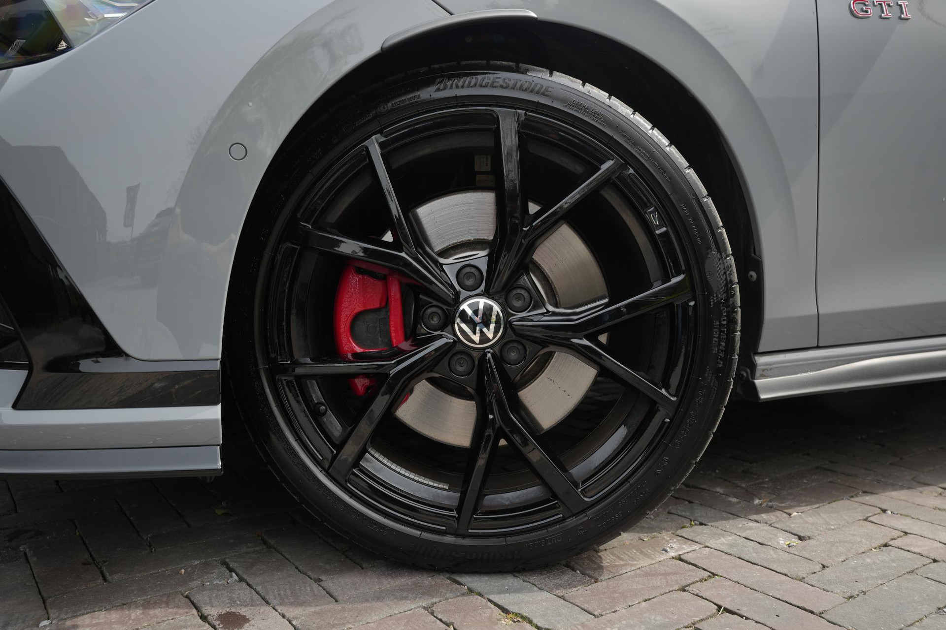 Volkswagen Golf 2.0 TSI GTI 2024 Moonstone grey (C2) 4