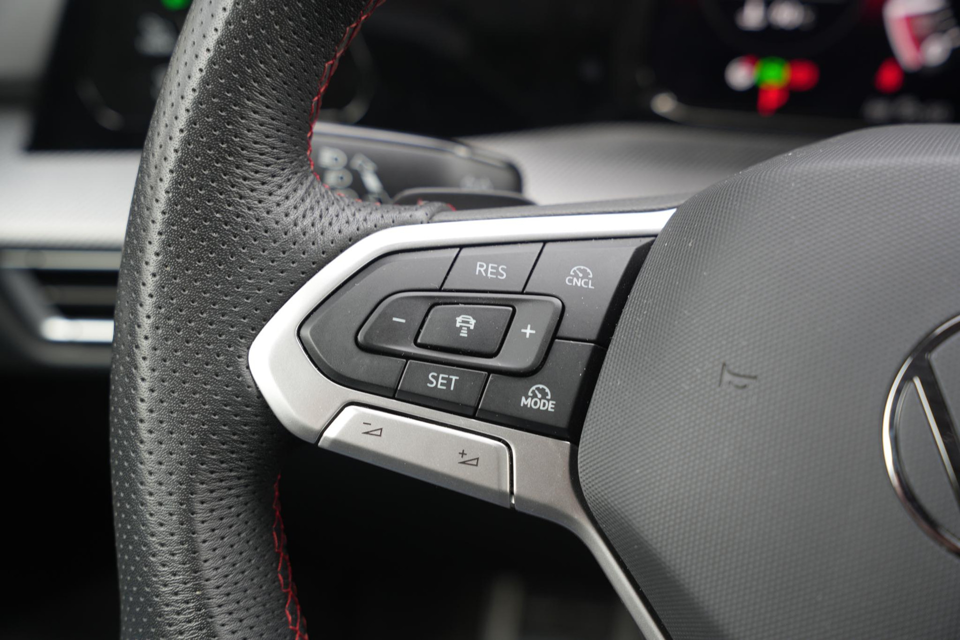 Volkswagen Golf 2.0 TSI GTI 2024 Moonstone grey (C2) 41