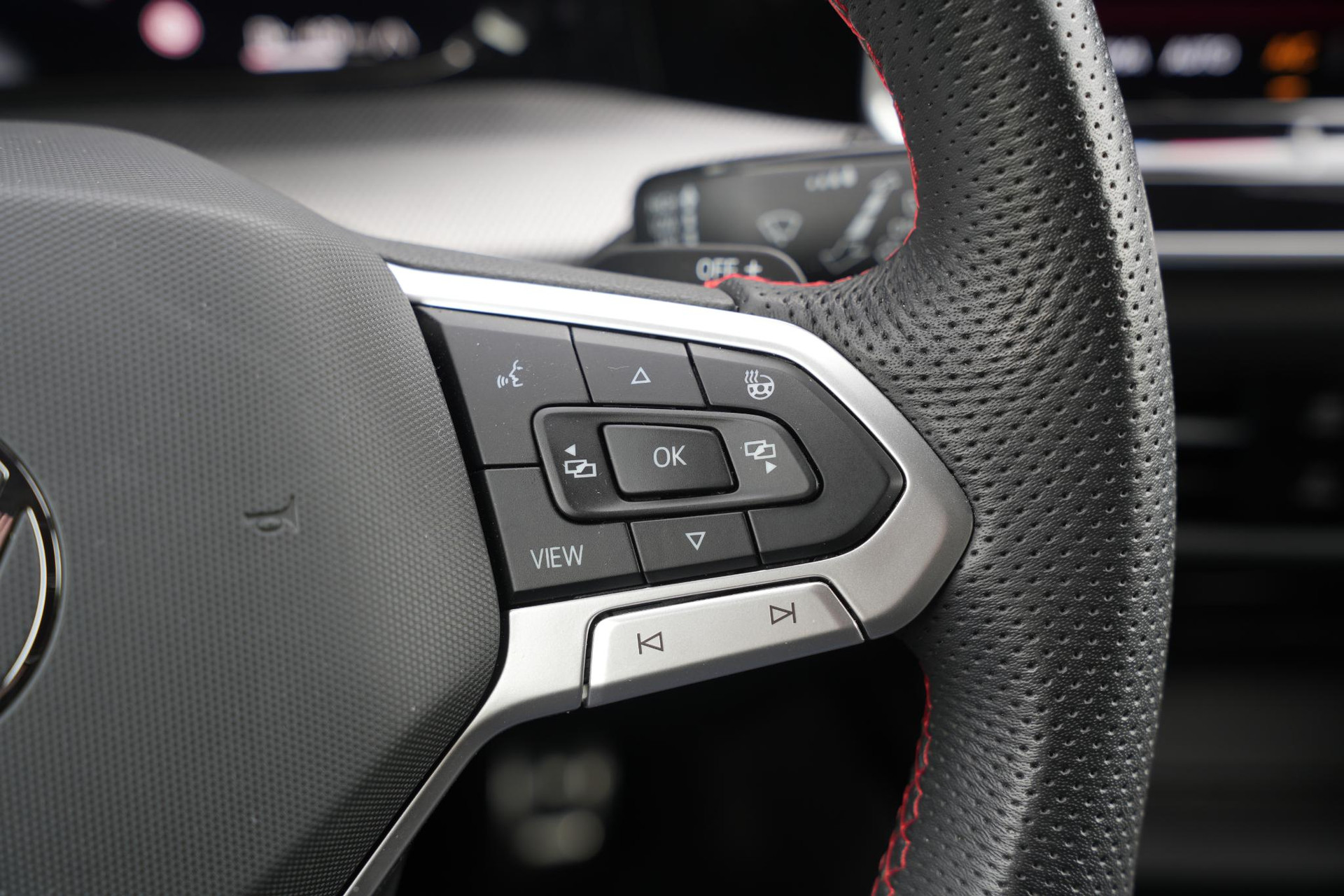 Volkswagen Golf 2.0 TSI GTI 2024 Moonstone grey (C2) 42