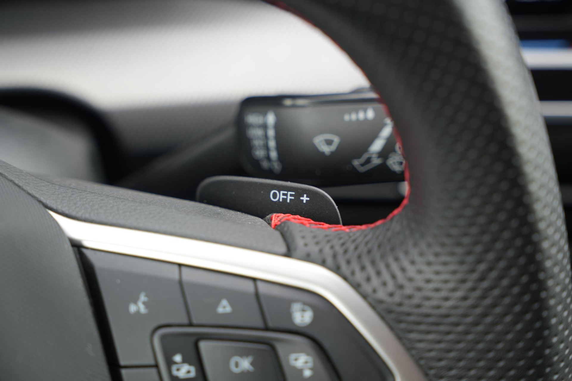 Volkswagen Golf 2.0 TSI GTI 2024 Moonstone grey (C2) 43