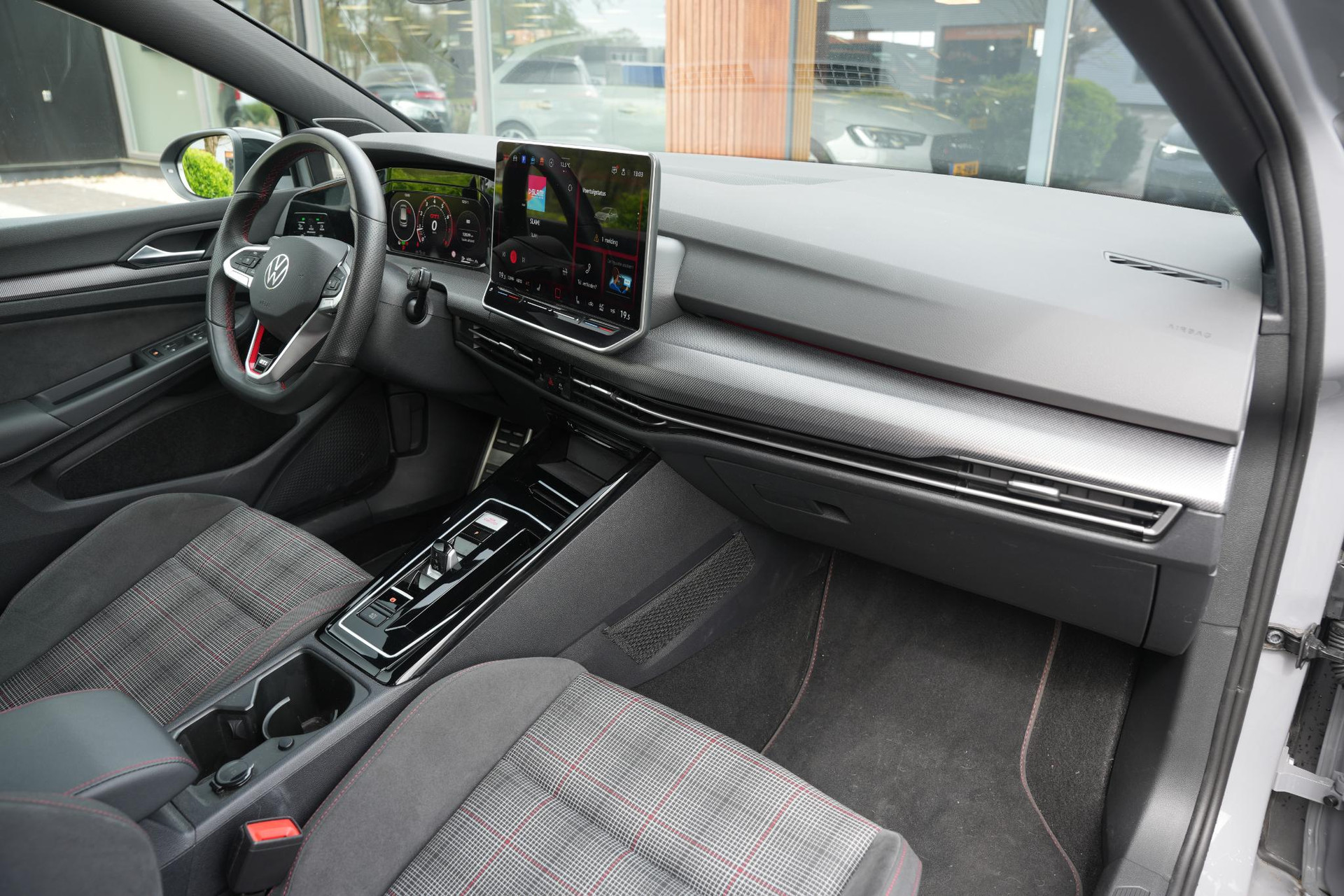 Volkswagen Golf 2.0 TSI GTI 2024 Moonstone grey (C2) 6