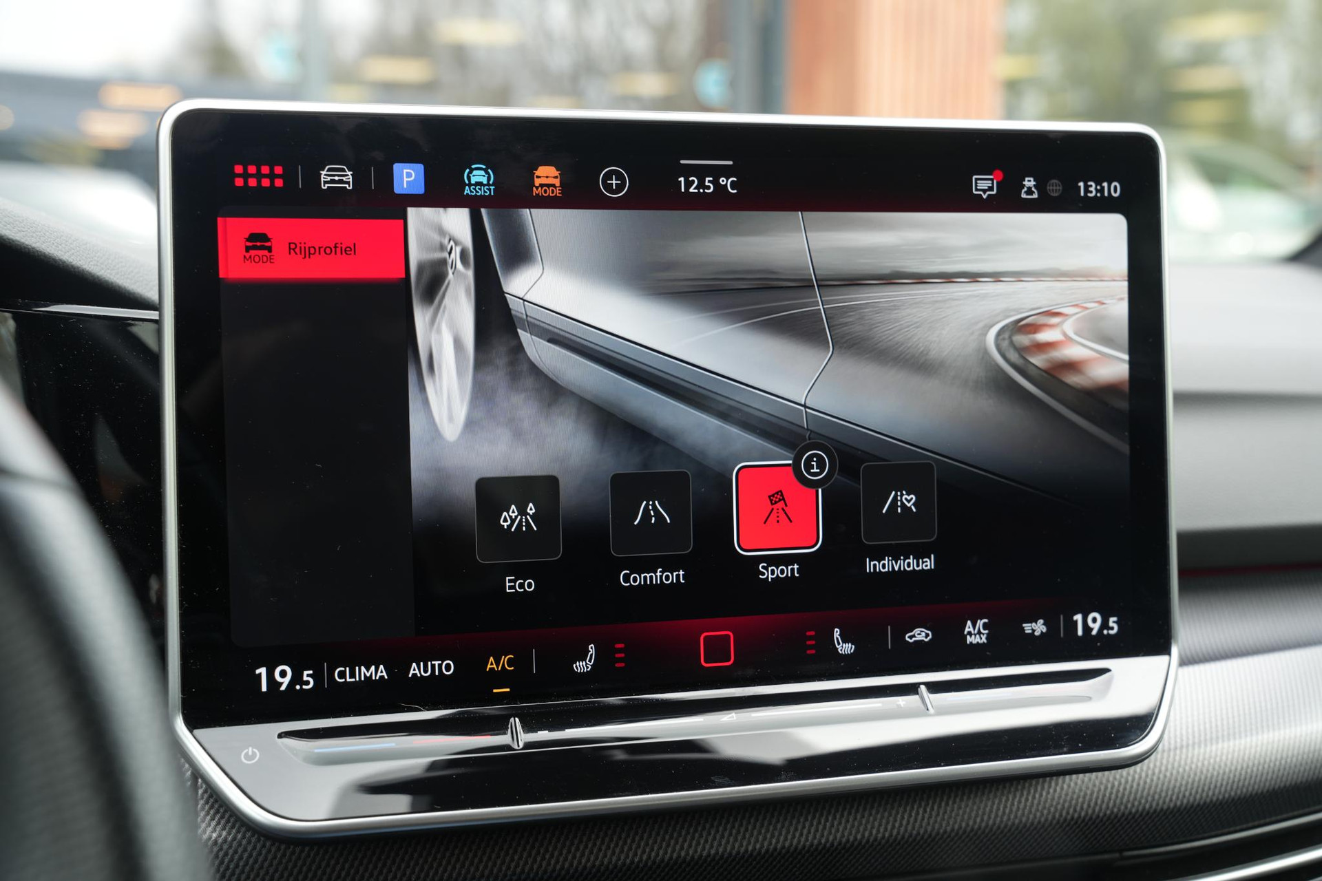 Volkswagen Golf 2.0 TSI GTI 2024 Moonstone grey (C2) 8