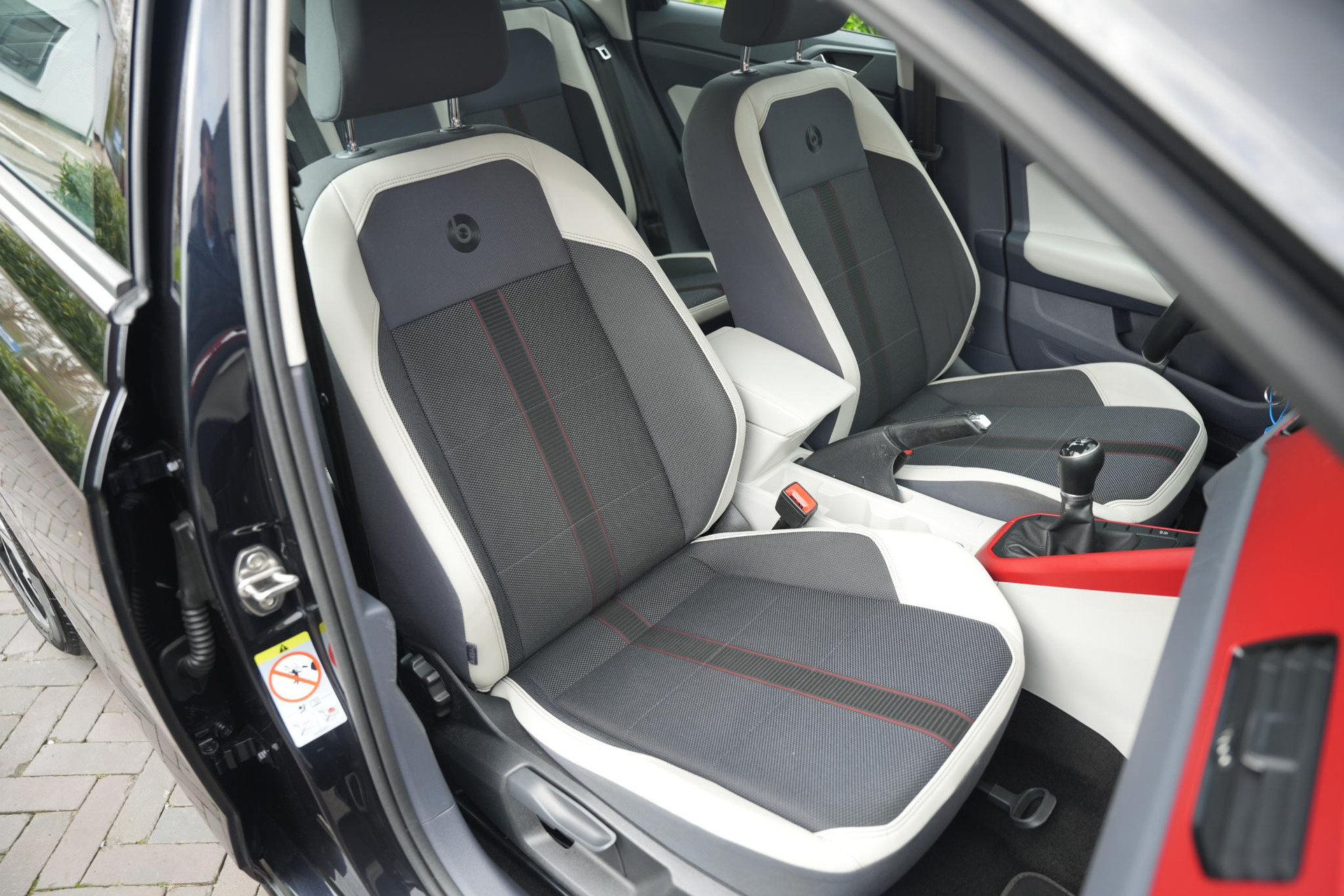 Volkswagen Polo 1.0 TSI Beats 2018 Deep black pearl 15