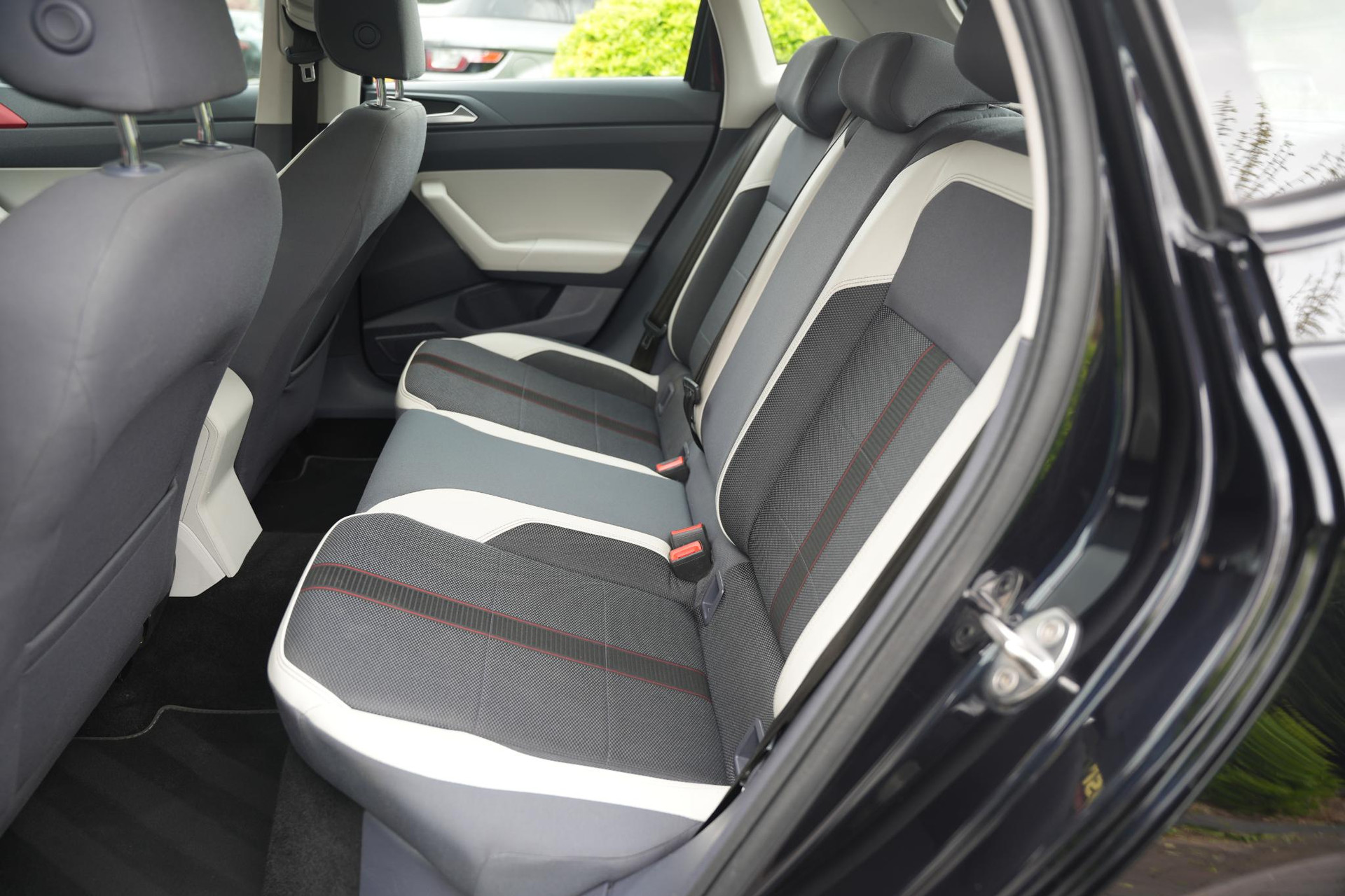 Volkswagen Polo 1.0 TSI Beats 2018 Deep black pearl 16