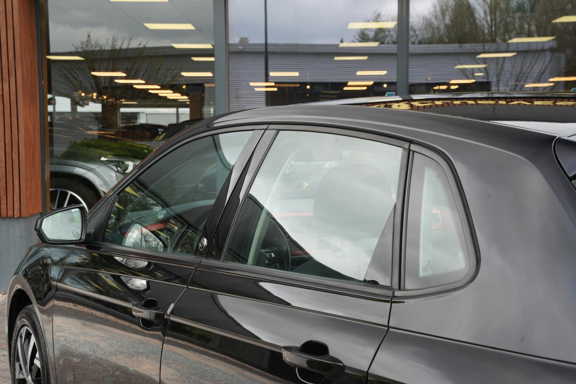 Volkswagen Polo 1.0 TSI Beats 2018 Deep black pearl 30