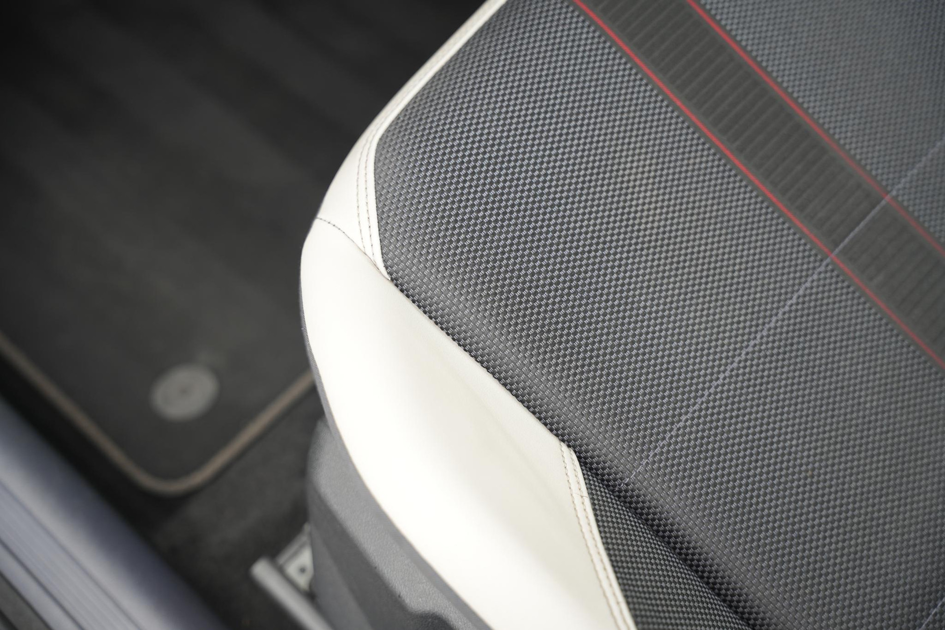 Volkswagen Polo 1.0 TSI Beats 2018 Deep black pearl 31