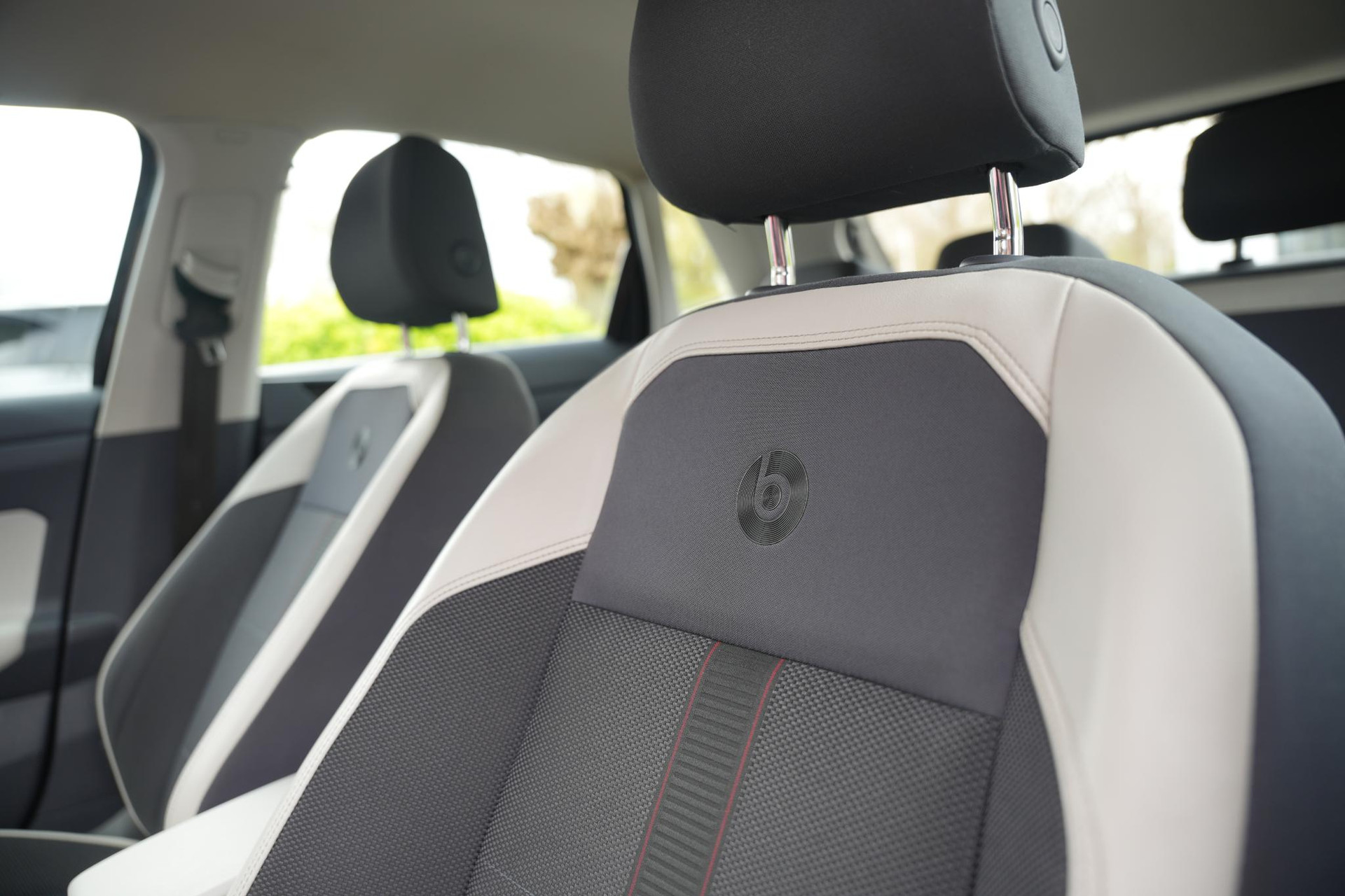 Volkswagen Polo 1.0 TSI Beats 2018 Deep black pearl 4