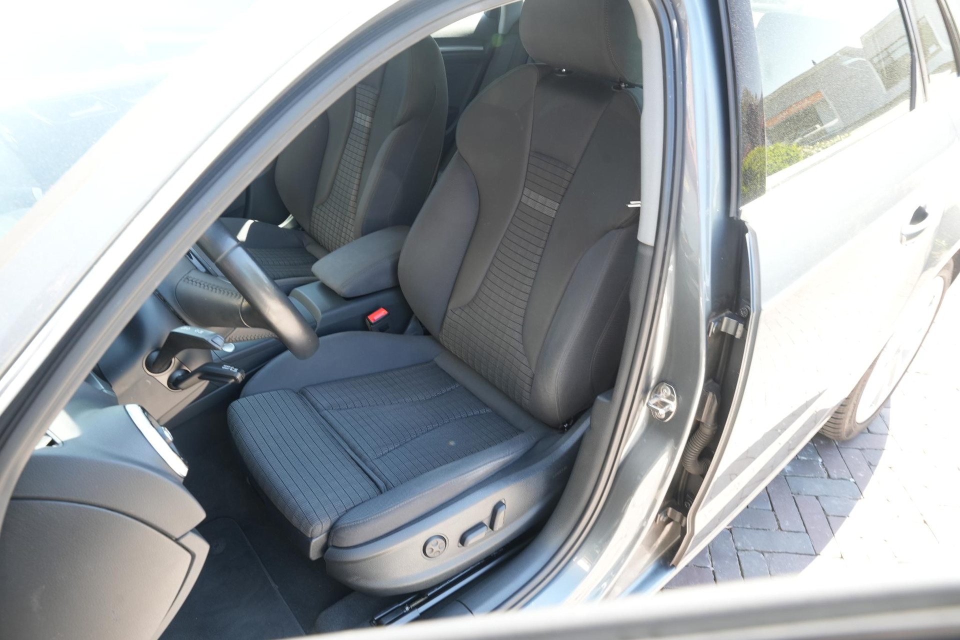 Audi A3 Sportback 1.4 TFSI CoD Design Pro Line Plus 2016 Monsoon grey metallic (0C) 4