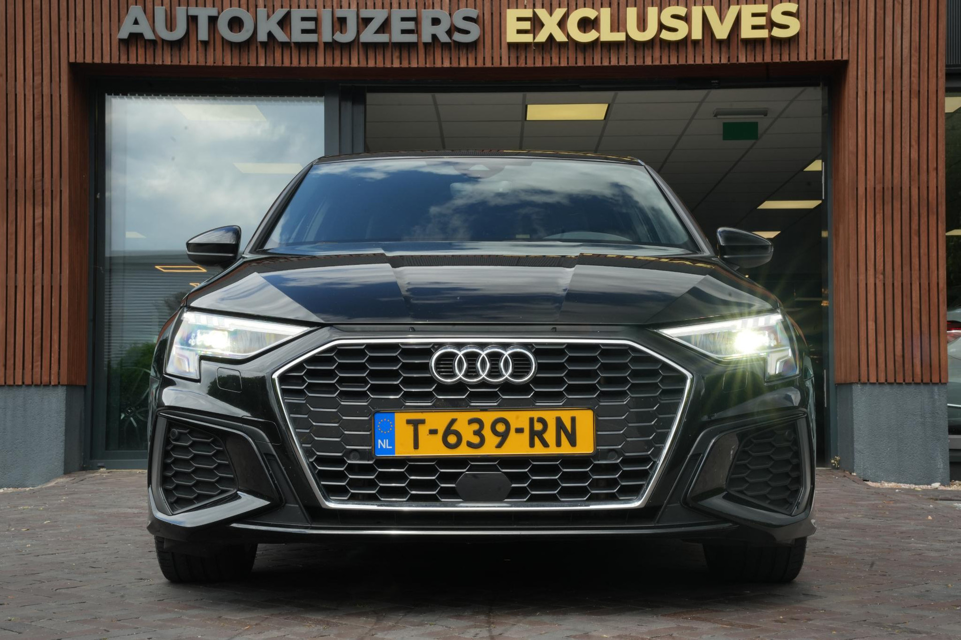 Audi A3 Sportback 40 TFSI e Business edition 2021 Mythoszwart metallic 2