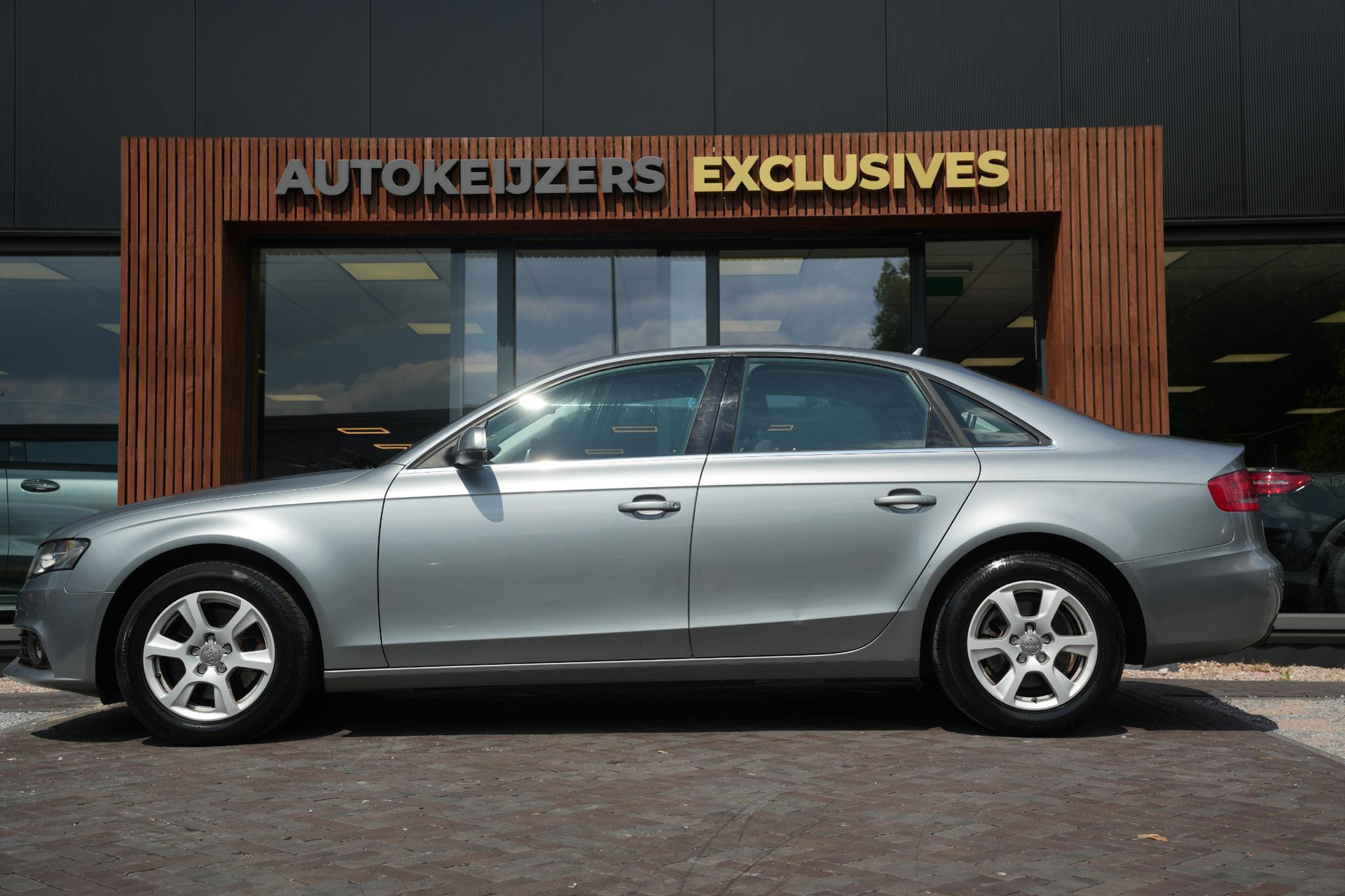 Audi A4 Limousine 1.8 TFSI Pro Line 2010 Quartzgrijs metallic 4