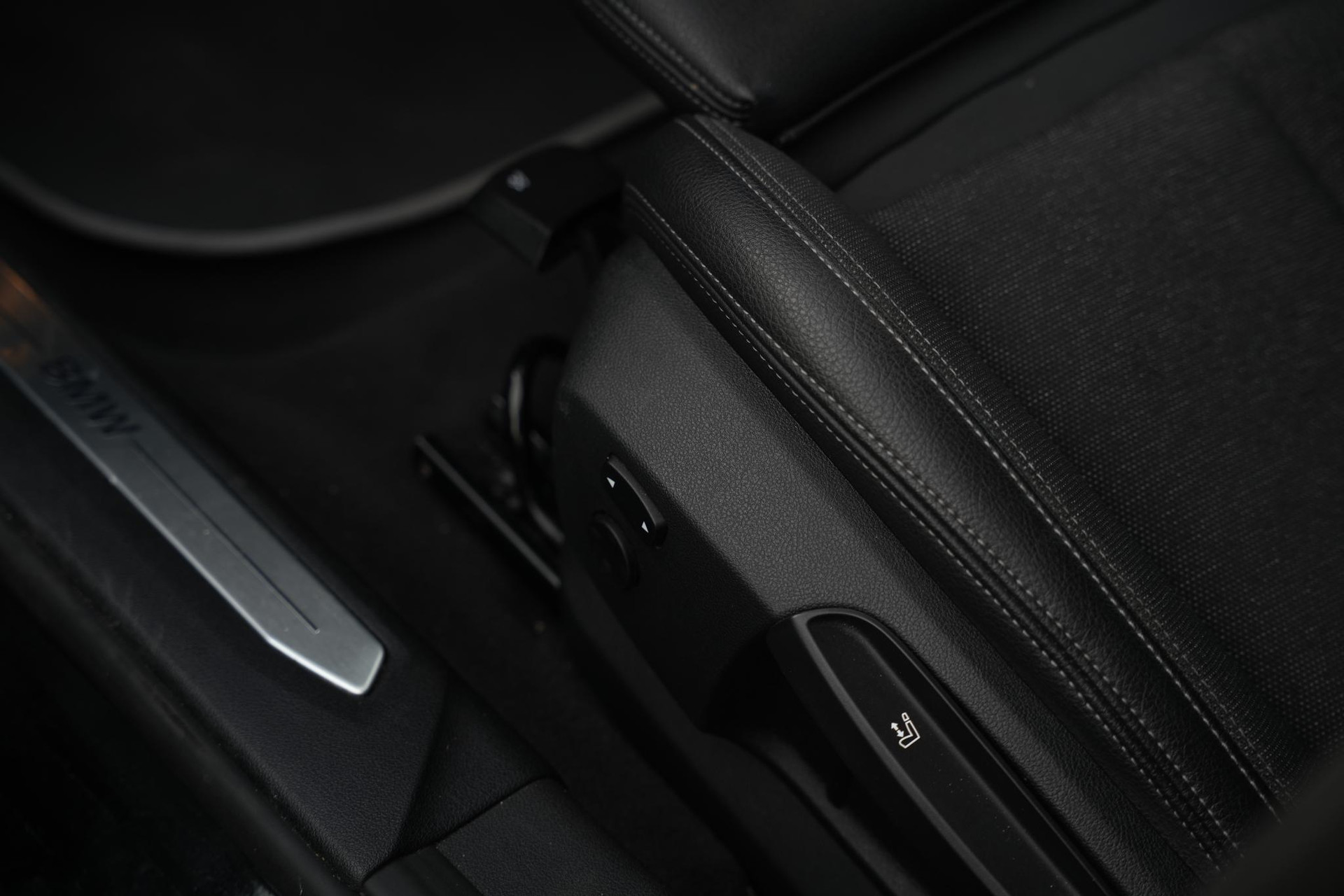 BMW 1-serie 118i Executive Edition 2020 Schwarz ii 17