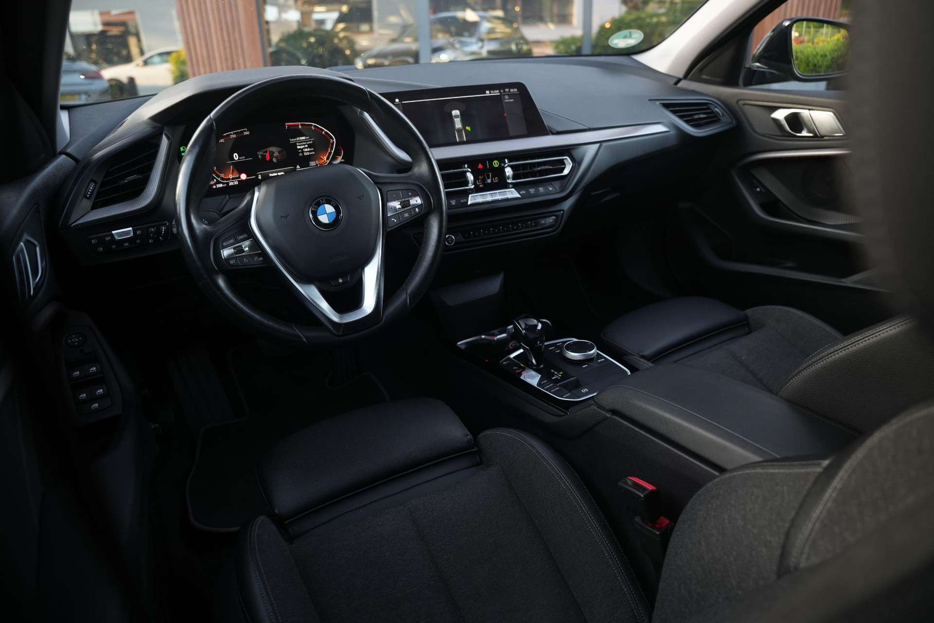 BMW 1-serie 118i Executive Edition 2020 Schwarz ii 2