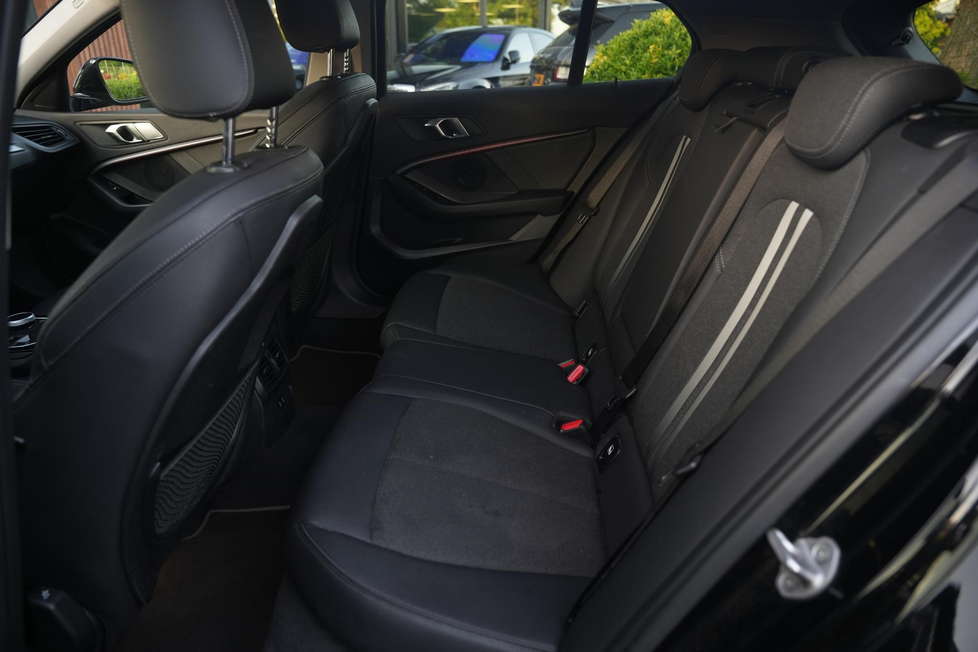 BMW 1-serie 118i Executive Edition 2020 Schwarz ii 21