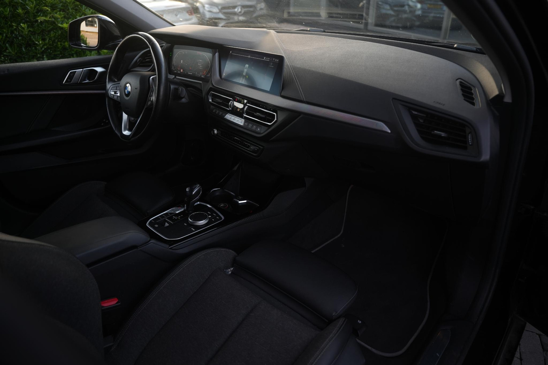 BMW 1-serie 118i Executive Edition 2020 Schwarz ii 22