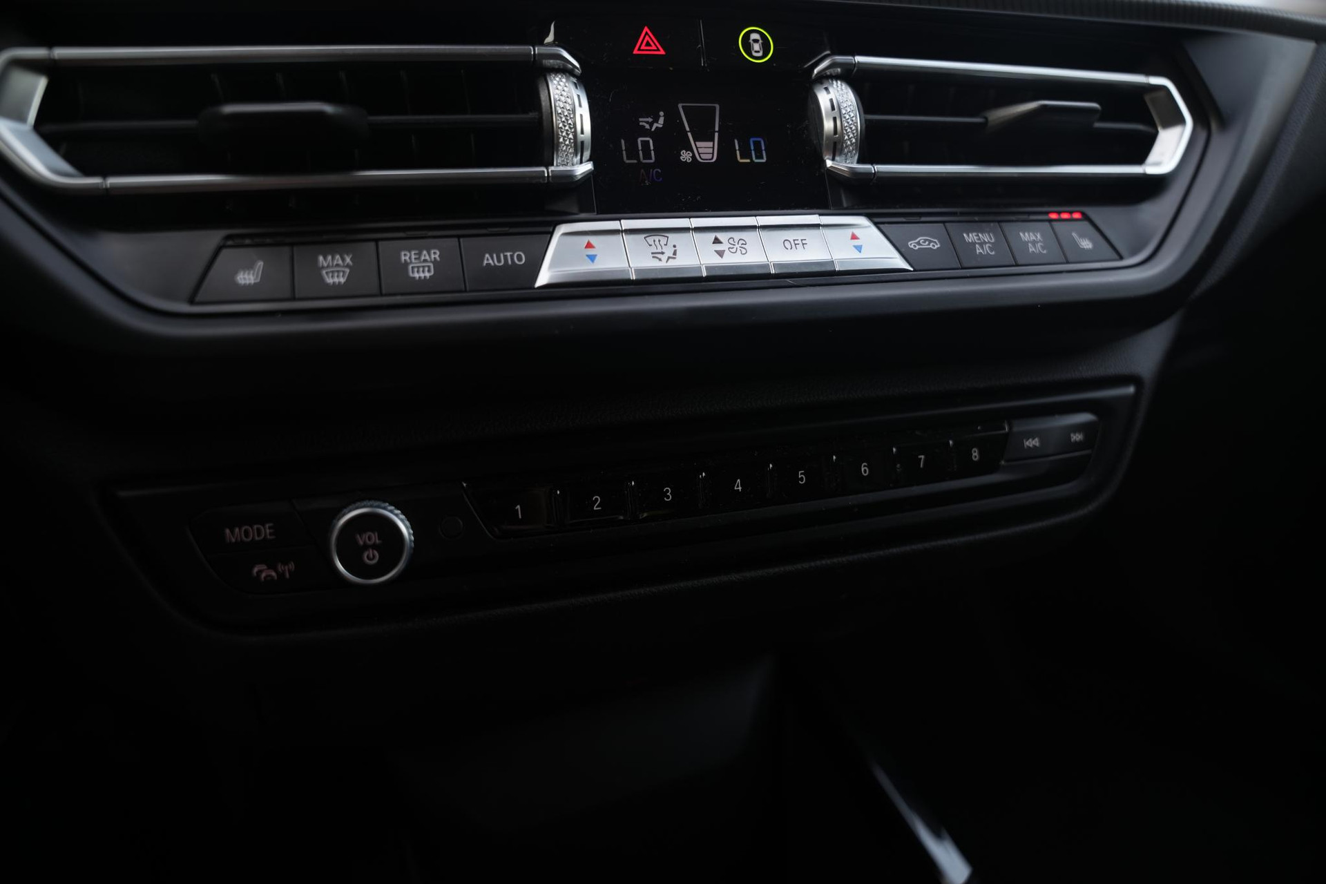 BMW 1-serie 118i Executive Edition 2020 Schwarz ii 26