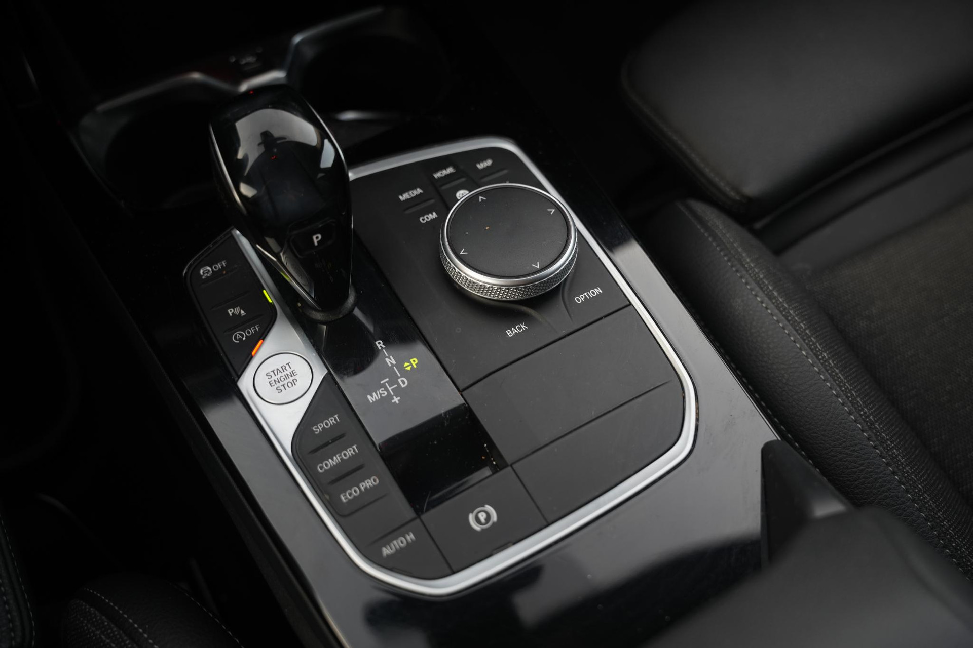 BMW 1-serie 118i Executive Edition 2020 Schwarz ii 27