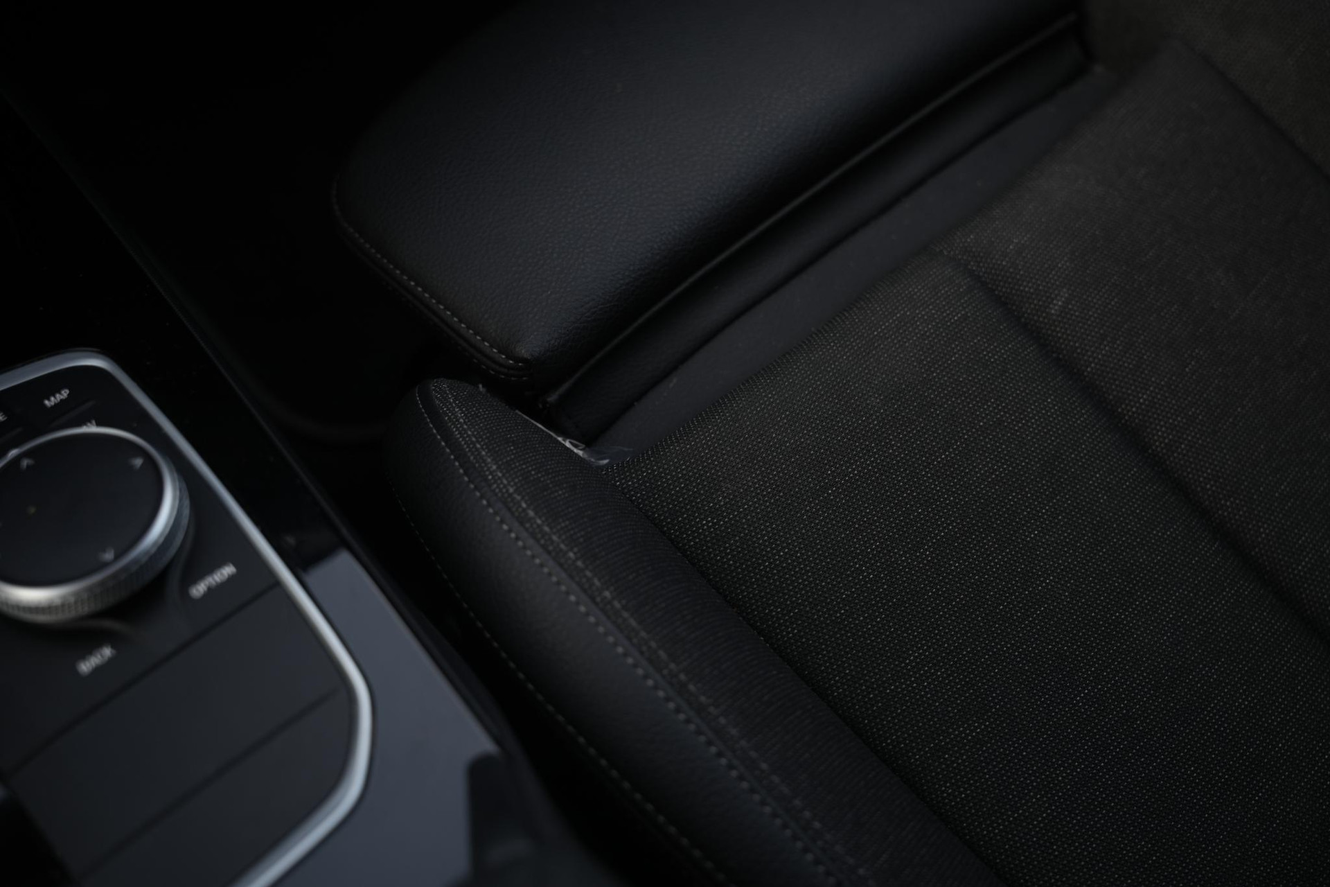 BMW 1-serie 118i Executive Edition 2020 Schwarz ii 35