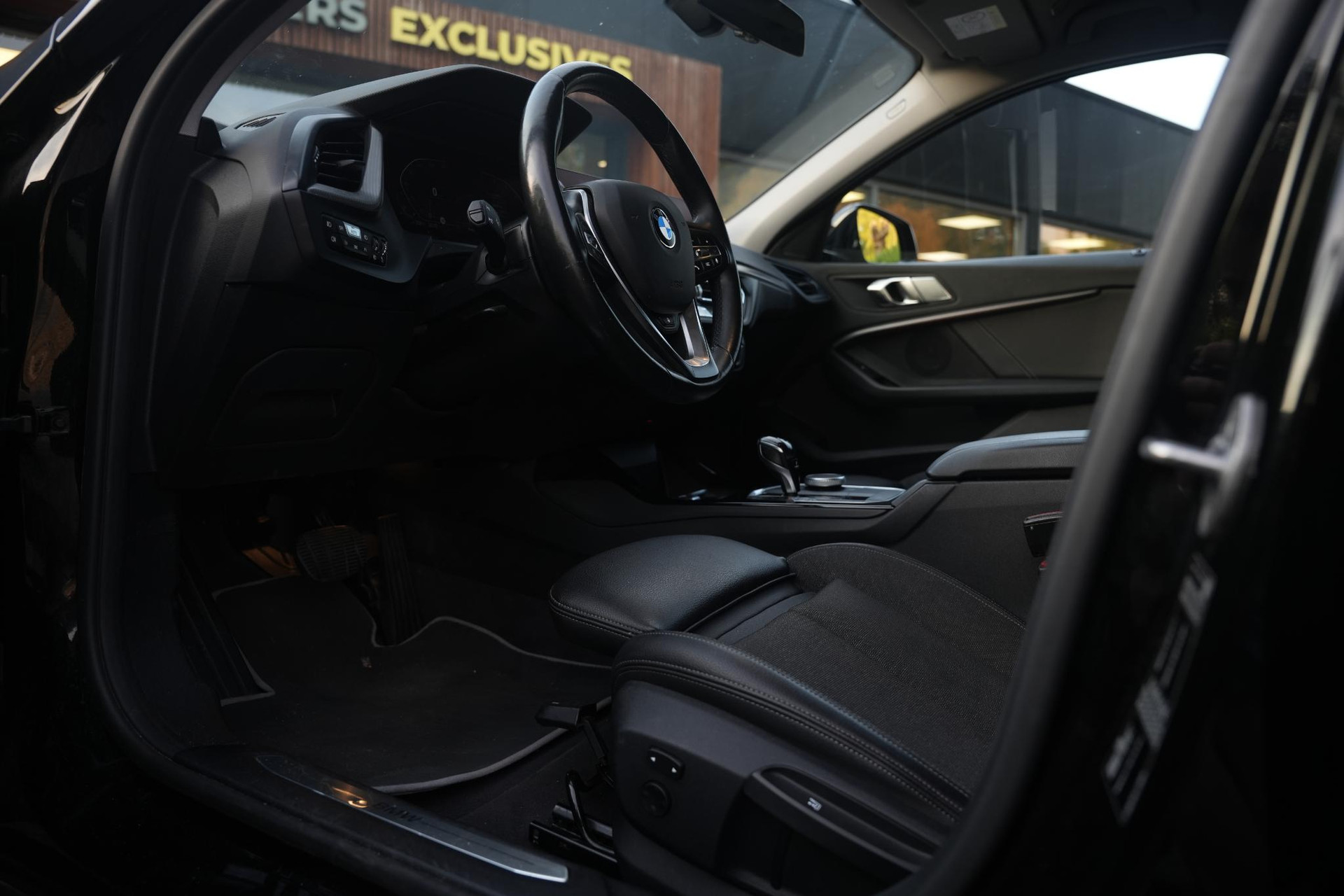BMW 1-serie 118i Executive Edition 2020 Schwarz ii 6