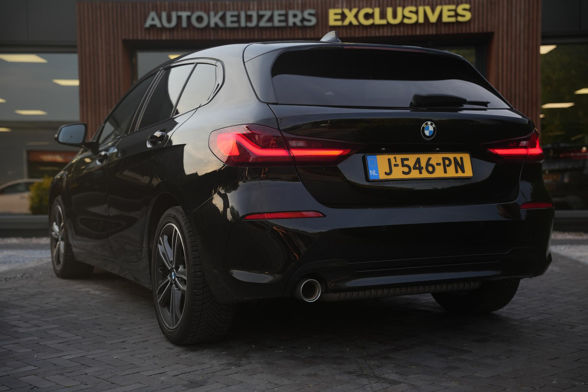 BMW 1-serie 118i Executive Edition 2020 Schwarz ii 7