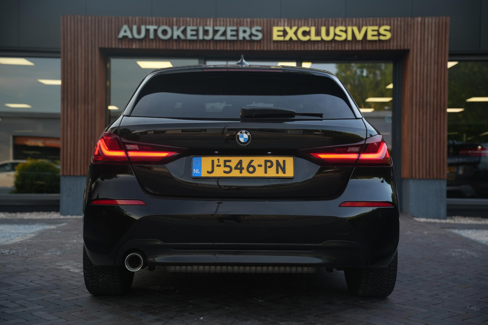 BMW 1-serie 118i Executive Edition 2020 Schwarz ii 9