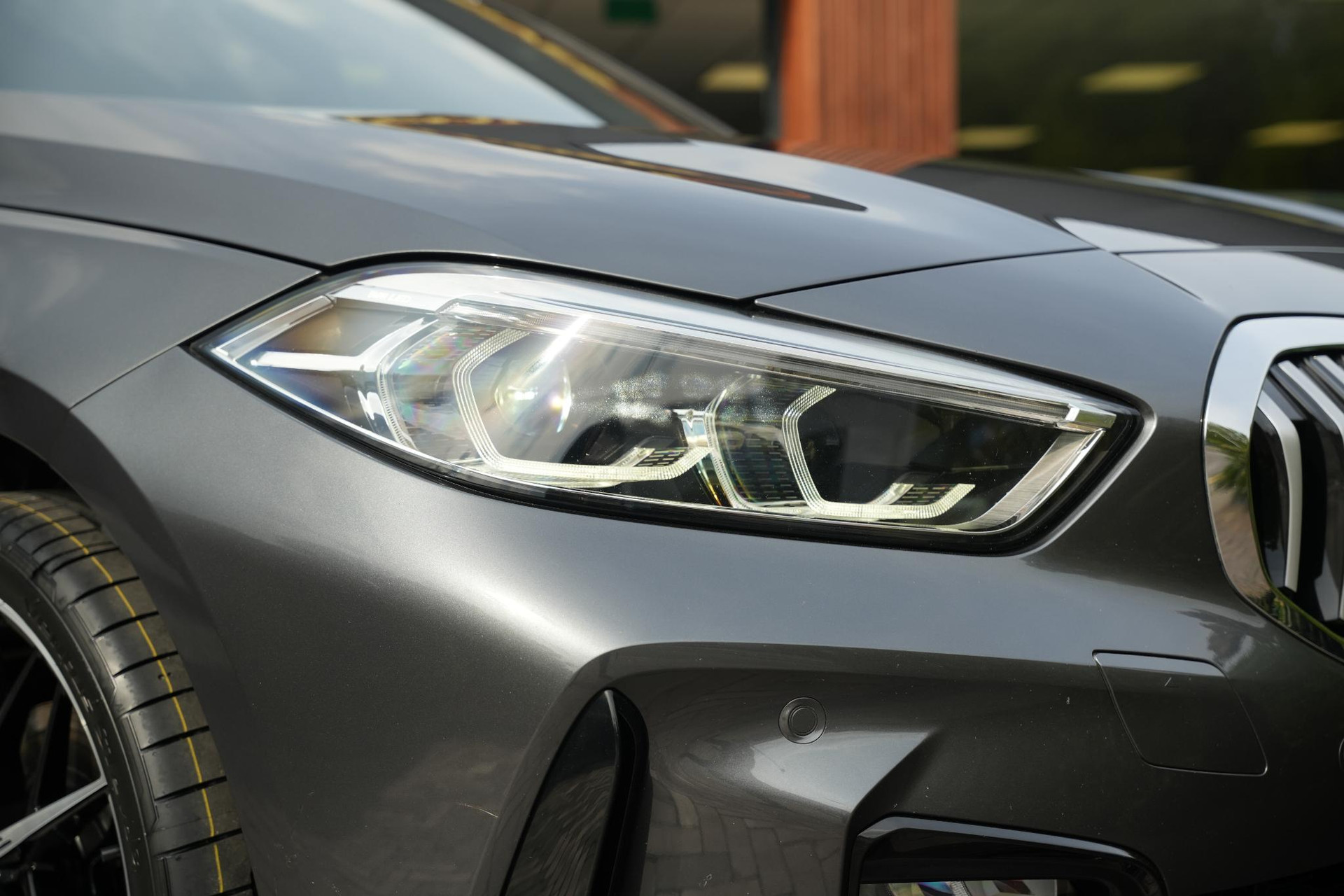 BMW 1-serie 118i High Executive 2020 Mineral-grau metallic (B39) 11