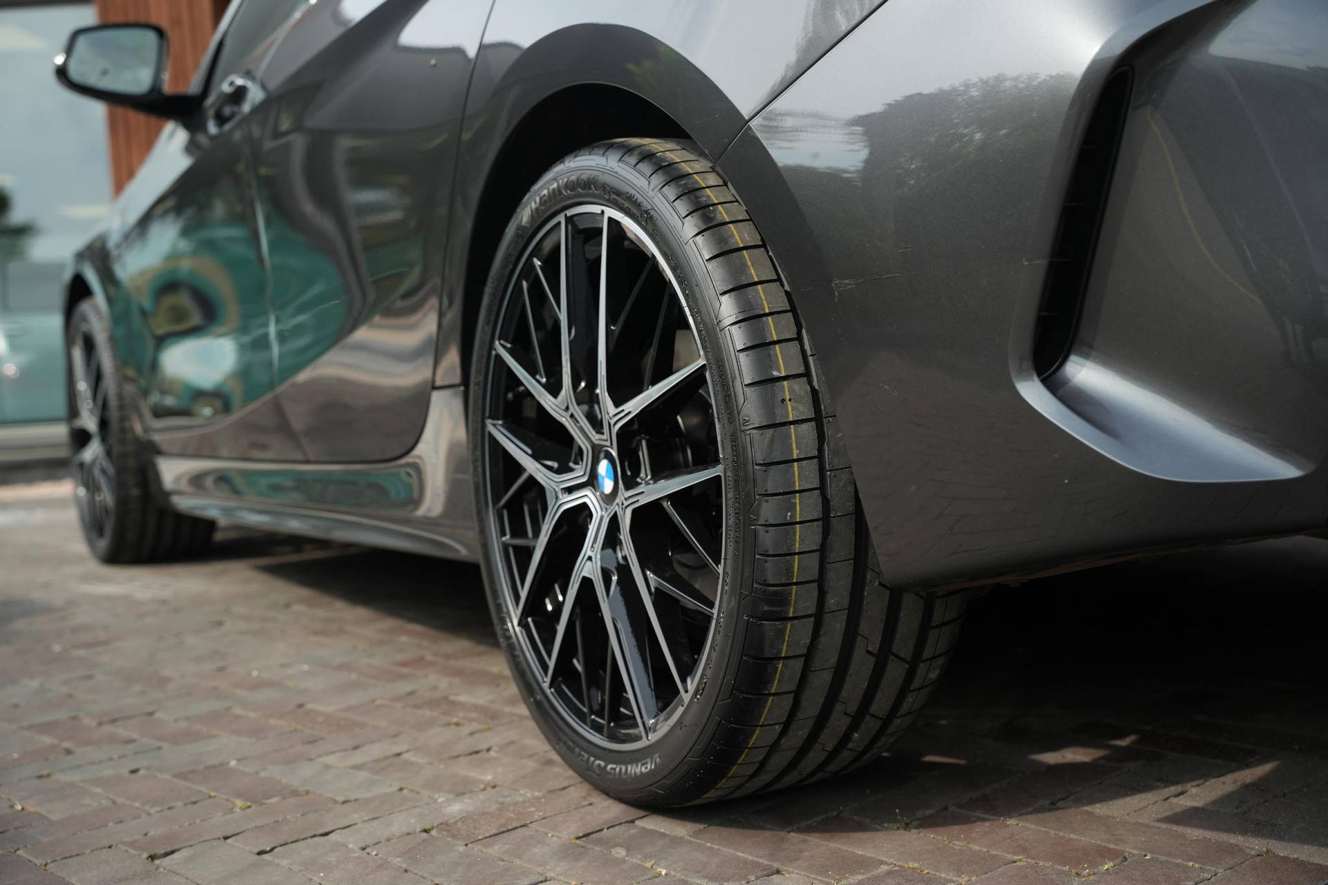 BMW 1-serie 118i High Executive 2020 Mineral-grau metallic (B39) 16