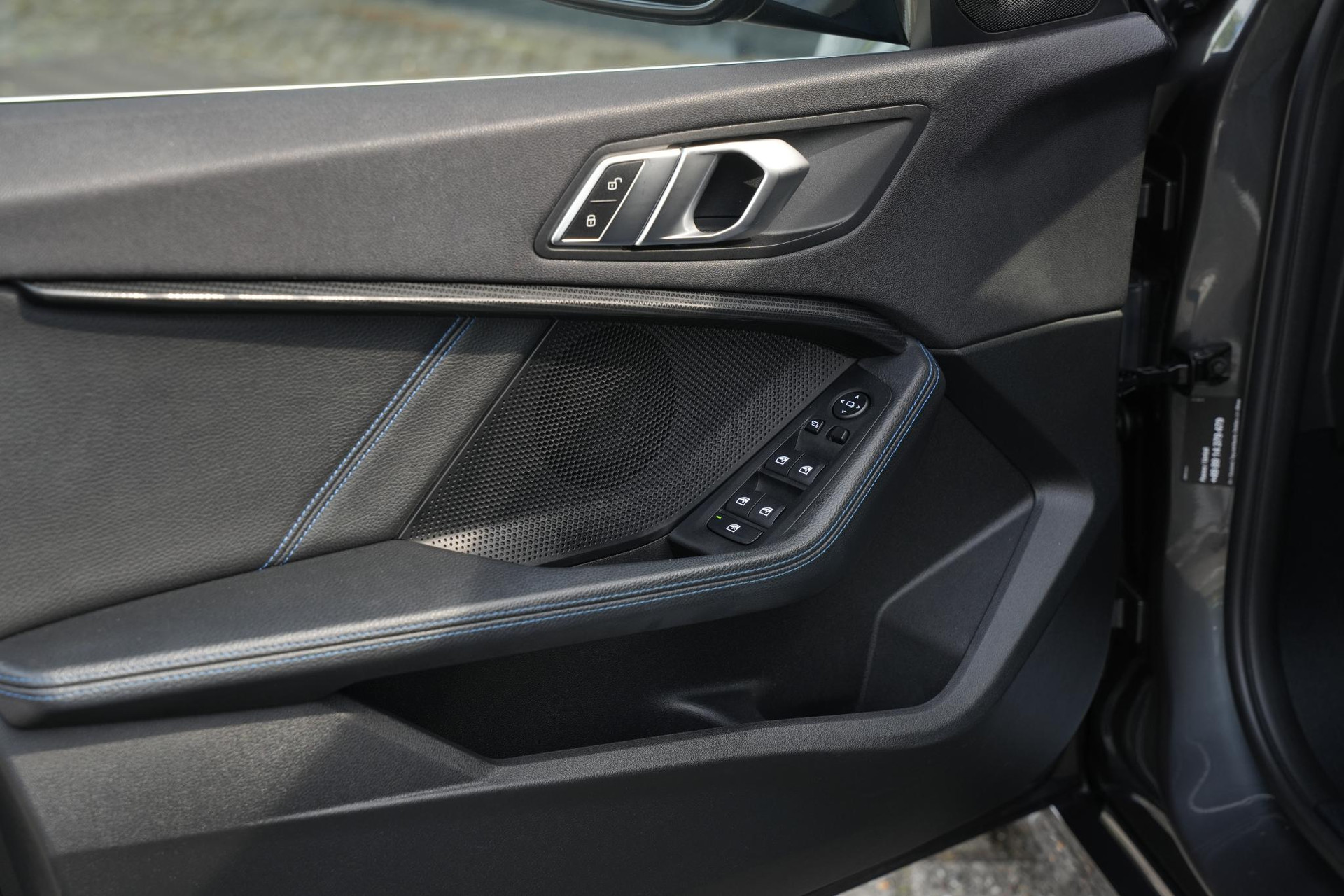 BMW 1-serie 118i High Executive 2020 Mineral-grau metallic (B39) 18