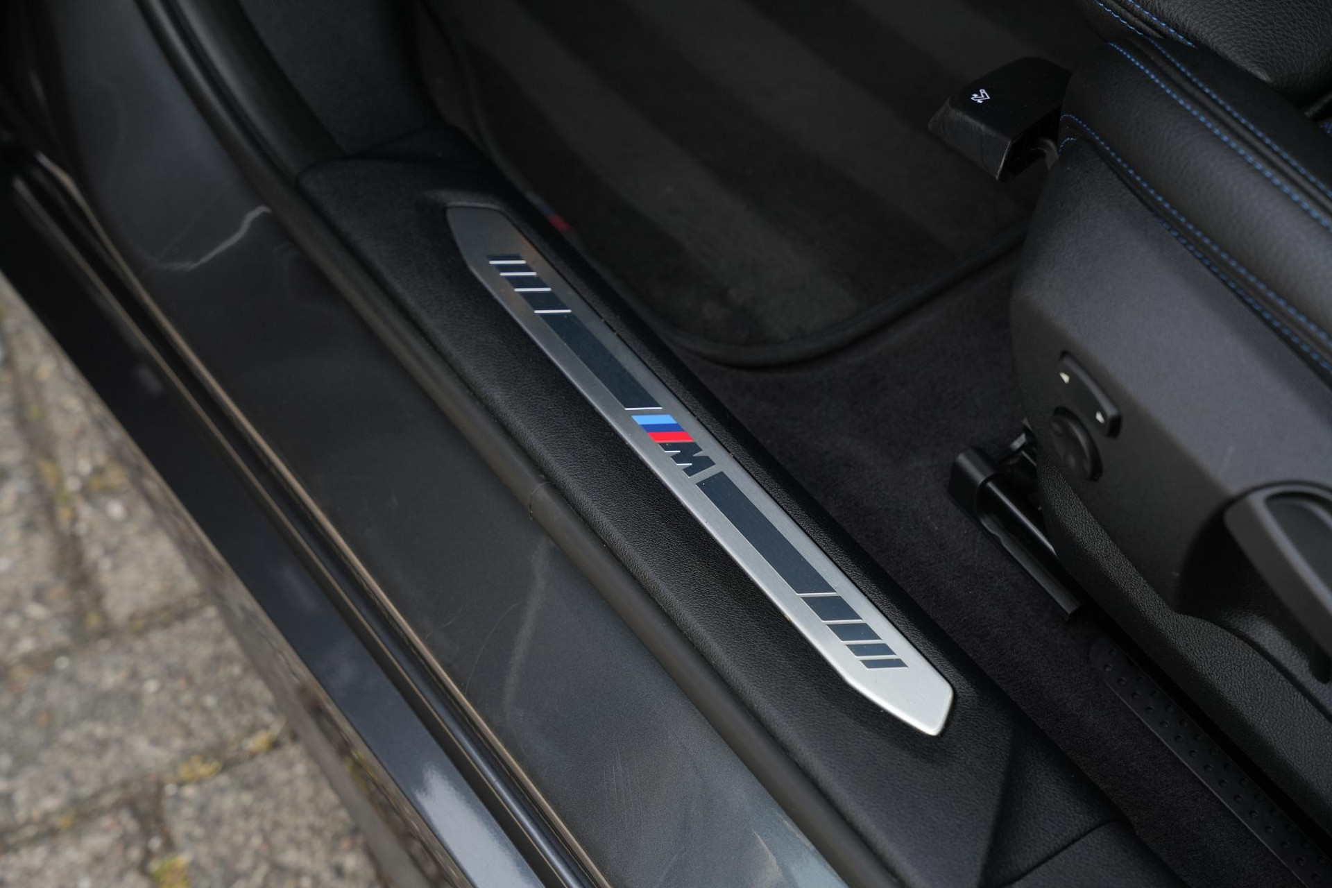 BMW 1-serie 118i High Executive 2020 Mineral-grau metallic (B39) 19