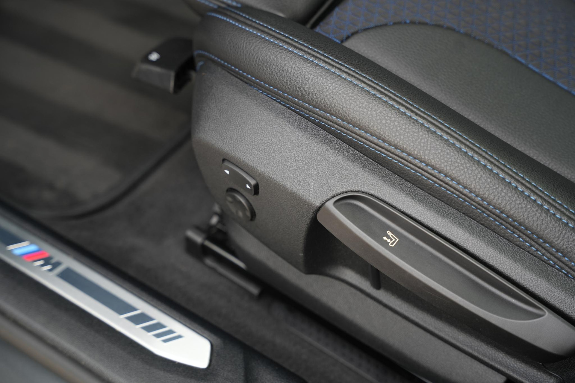 BMW 1-serie 118i High Executive 2020 Mineral-grau metallic (B39) 27