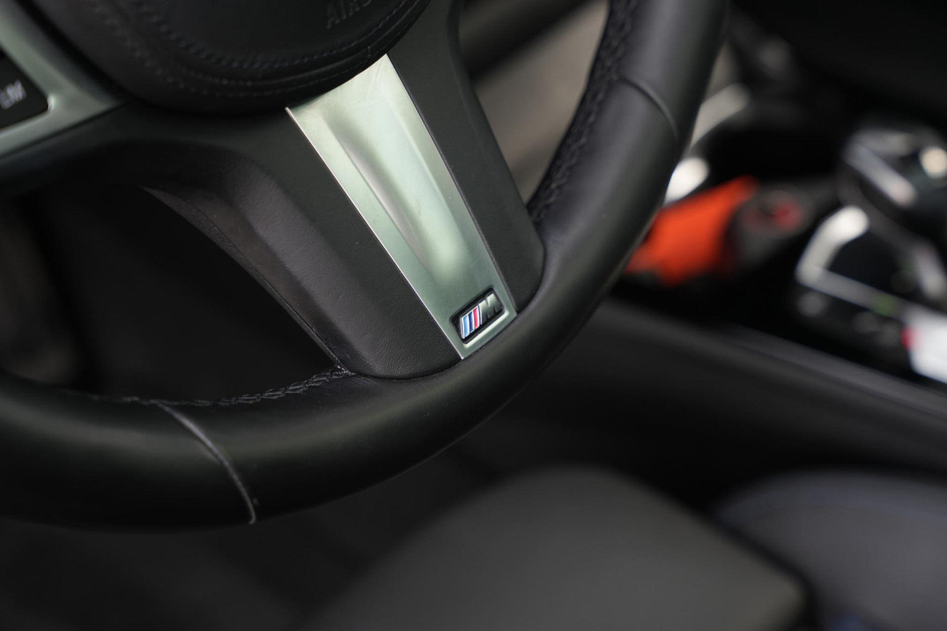 BMW 1-serie 118i High Executive 2020 Mineral-grau metallic (B39) 28