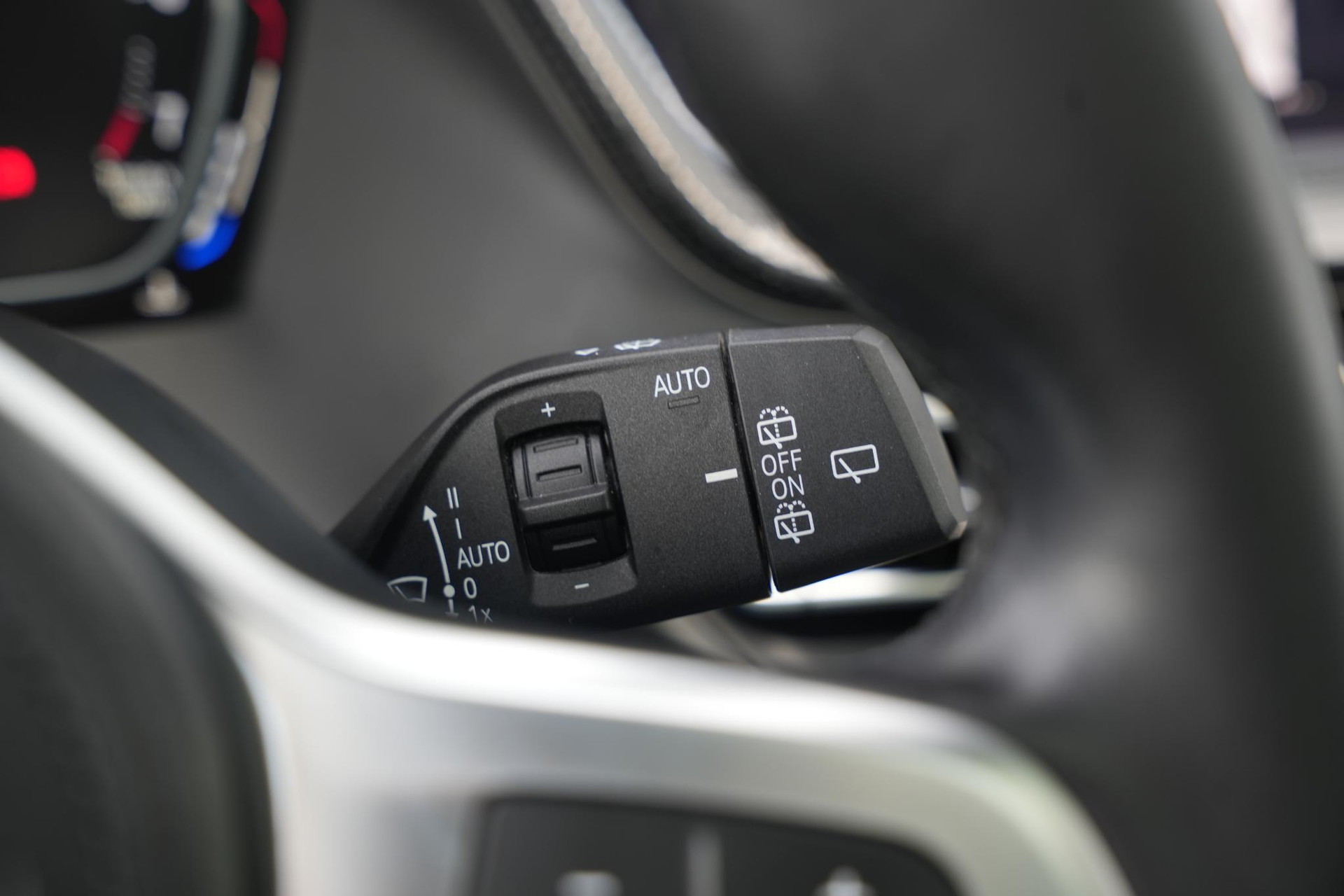 BMW 1-serie 118i High Executive 2020 Mineral-grau metallic (B39) 33