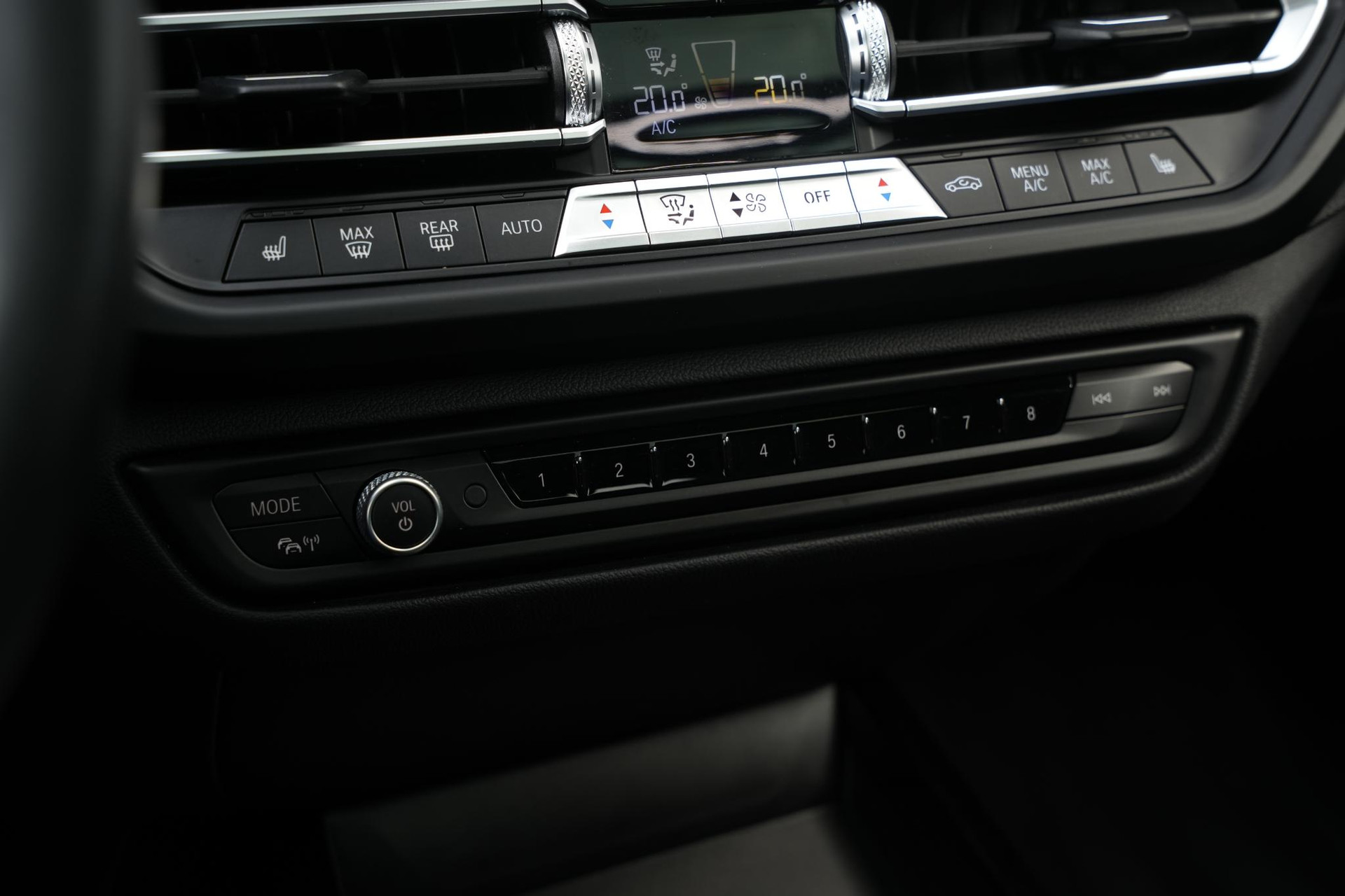 BMW 1-serie 118i High Executive 2020 Mineral-grau metallic (B39) 37