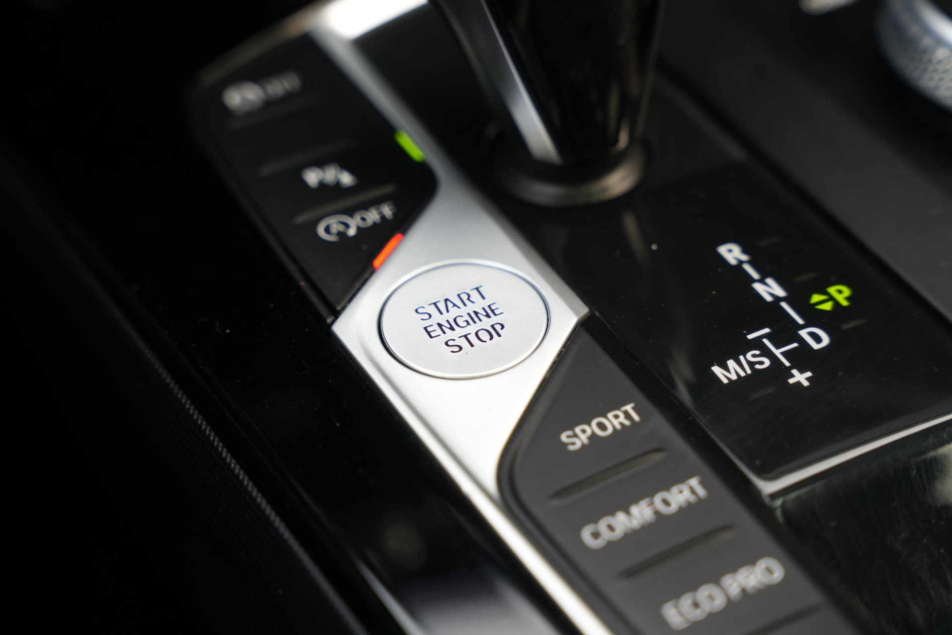 BMW 1-serie 118i High Executive 2020 Mineral-grau metallic (B39) 40