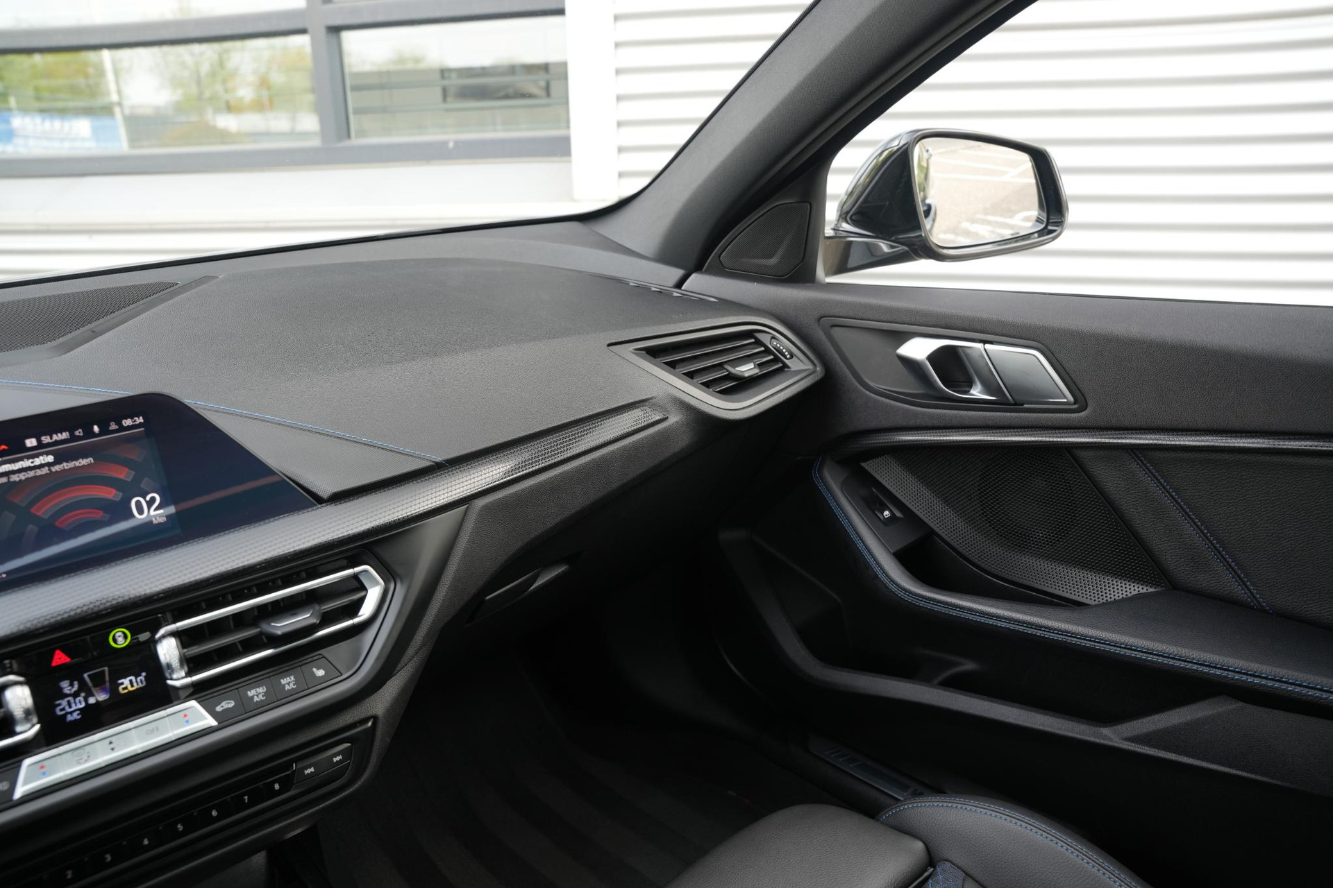 BMW 1-serie 118i High Executive 2020 Mineral-grau metallic (B39) 42