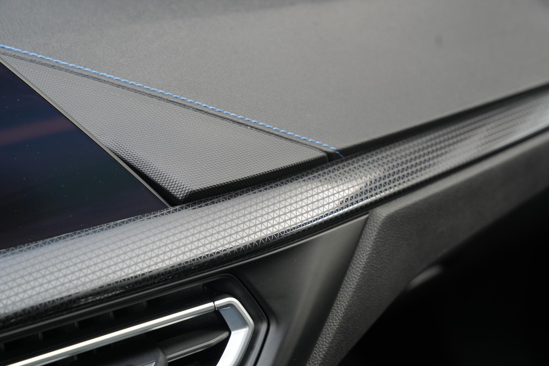BMW 1-serie 118i High Executive 2020 Mineral-grau metallic (B39) 43