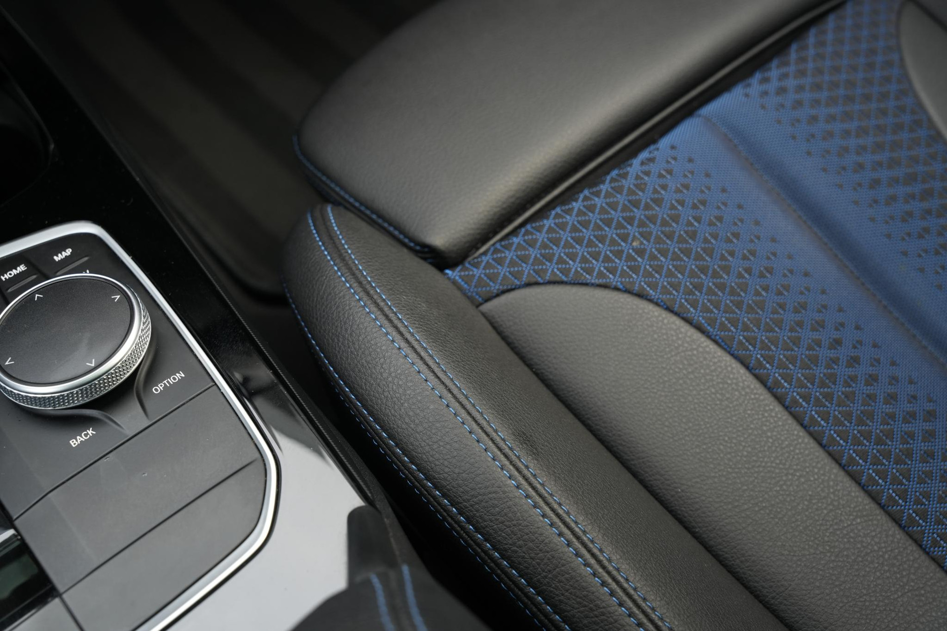 BMW 1-serie 118i High Executive 2020 Mineral-grau metallic (B39) 47
