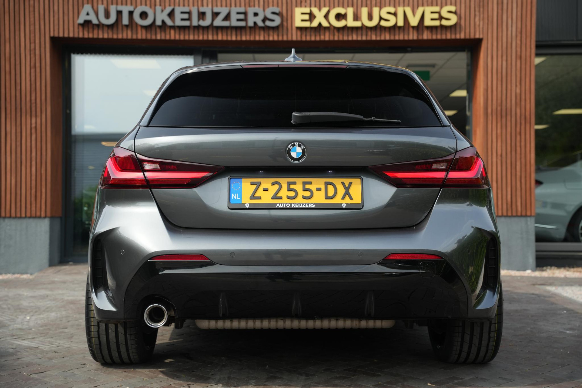 BMW 1-serie 118i High Executive 2020 Mineral-grau metallic (B39) 9