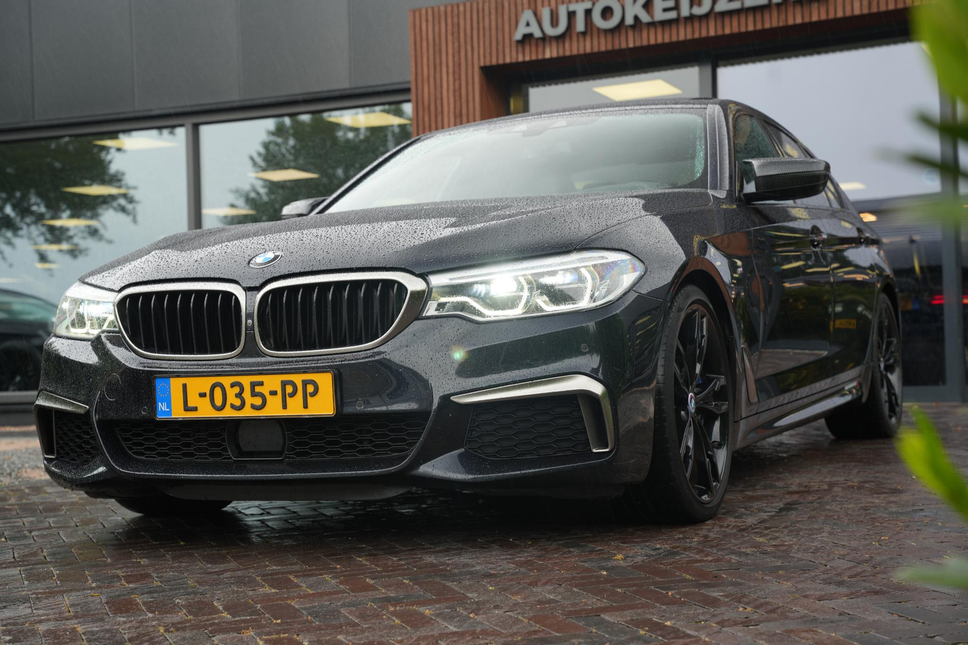 BMW 5 Serie M550i xDrive High Executive 2018 CARBONSCHWARZ METALLIC (416) 12