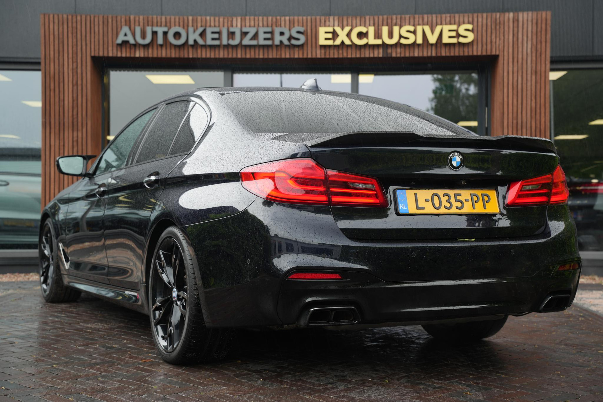 BMW 5 Serie M550i xDrive High Executive 2018 CARBONSCHWARZ METALLIC (416) 7
