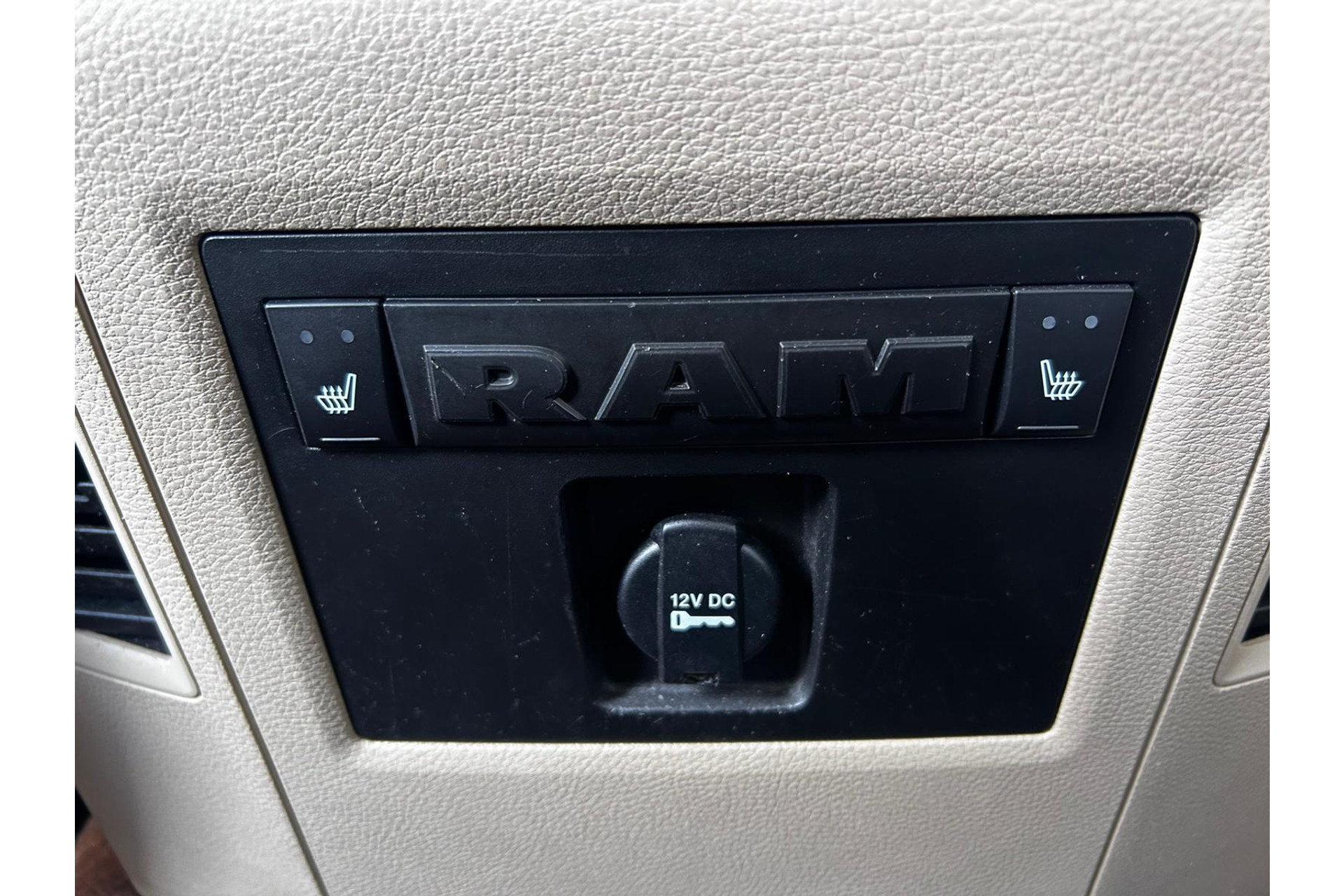 Dodge Ram 1500 5.7 V8 4x4 Quad Cab 6'4 2015  5