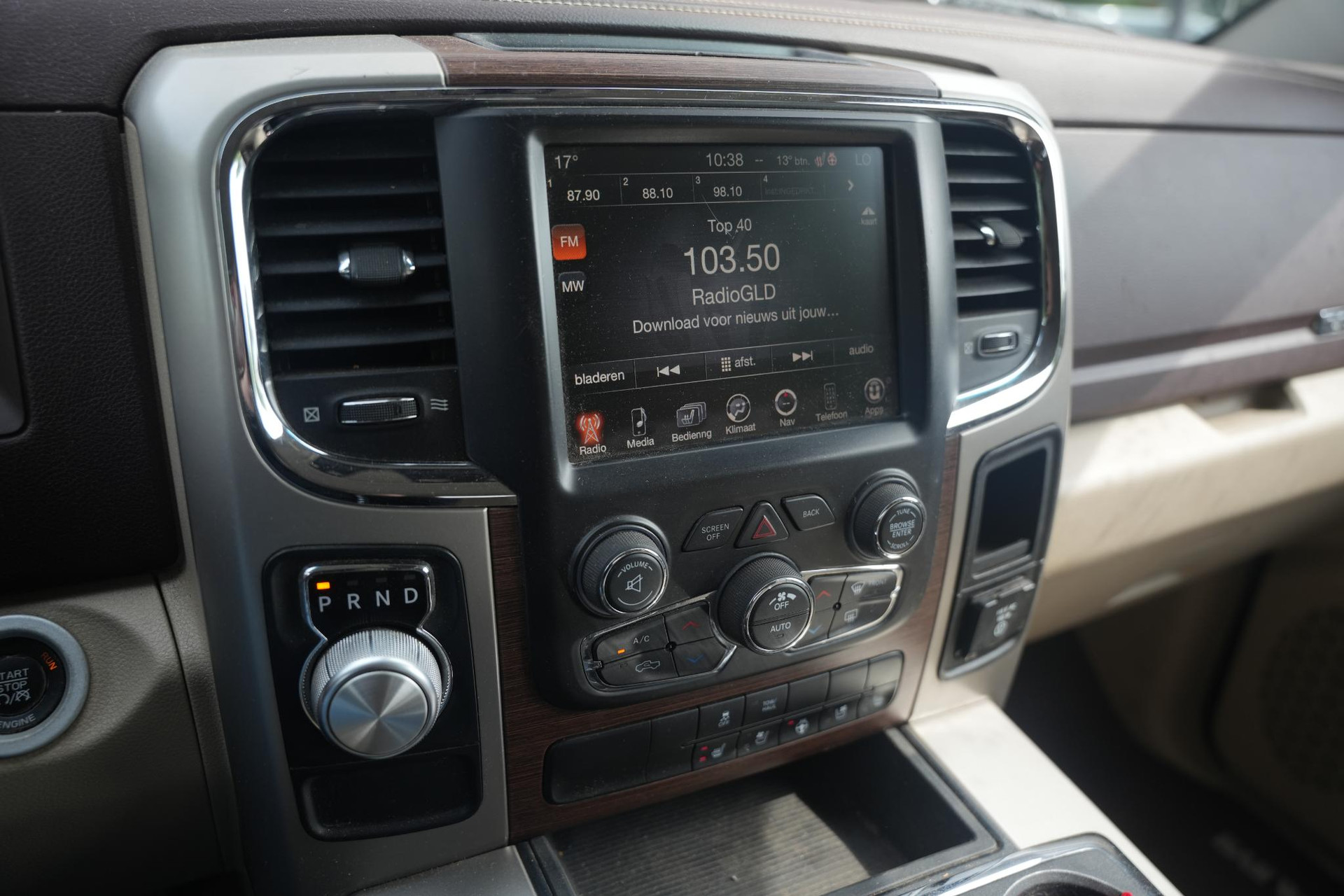 Dodge Ram 1500 5.7 V8 4x4 Quad Cab 6'4 2015 Bruin 23